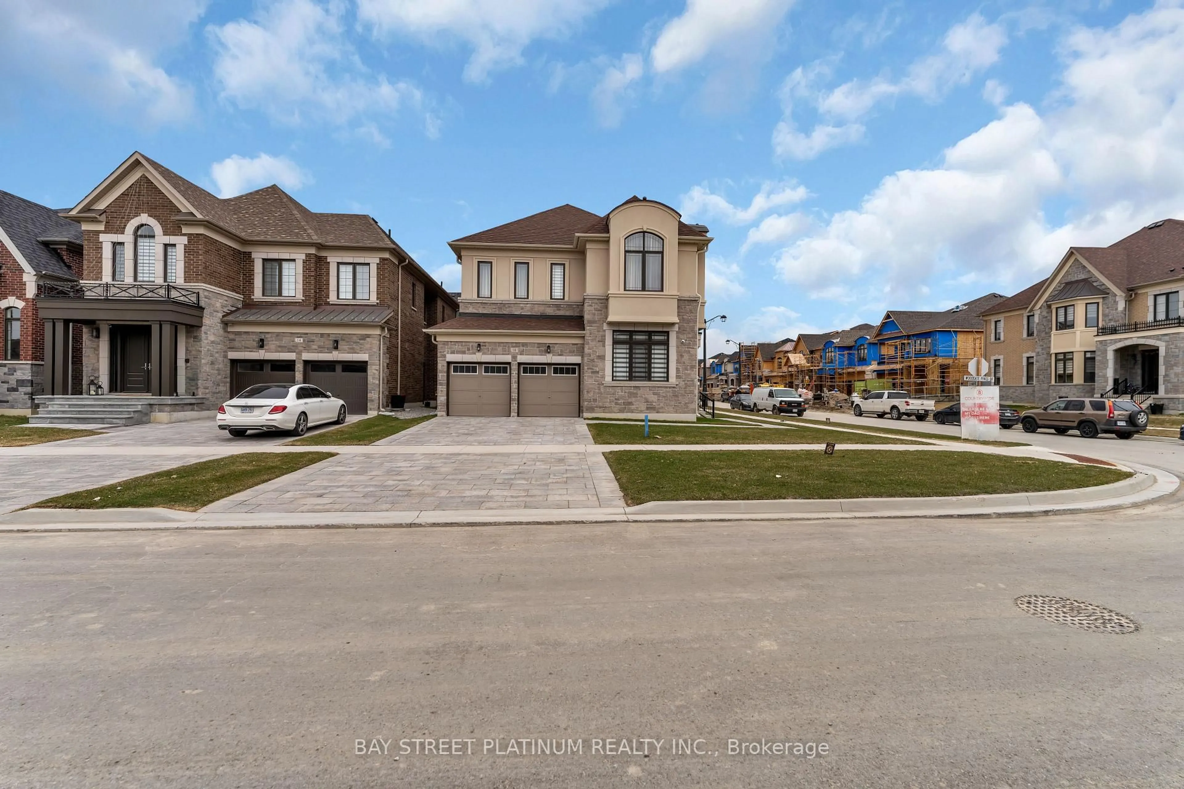 A pic from outside/outdoor area/front of a property/back of a property/a pic from drone, street for 18 Woodgate Pines Dr, Vaughan Ontario L4H 4A8