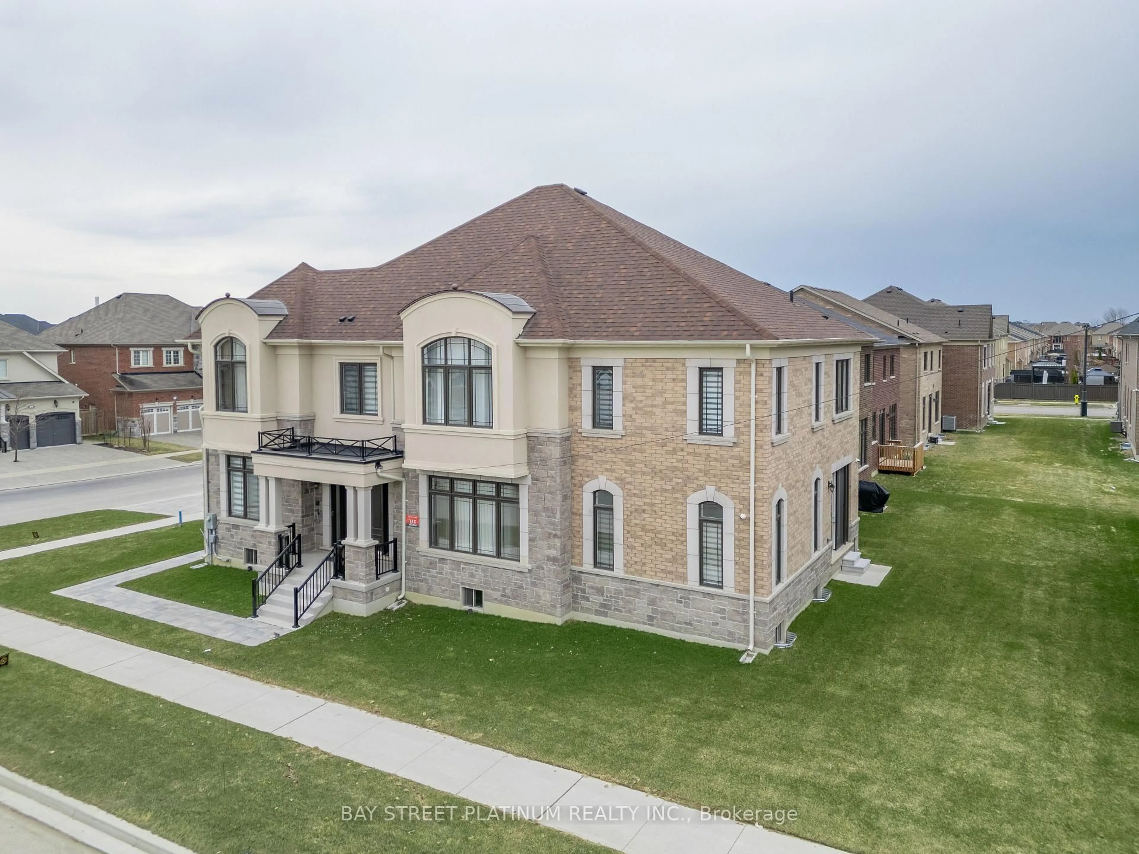 A pic from outside/outdoor area/front of a property/back of a property/a pic from drone, unknown for 18 Woodgate Pines Dr, Vaughan Ontario L4H 4A8