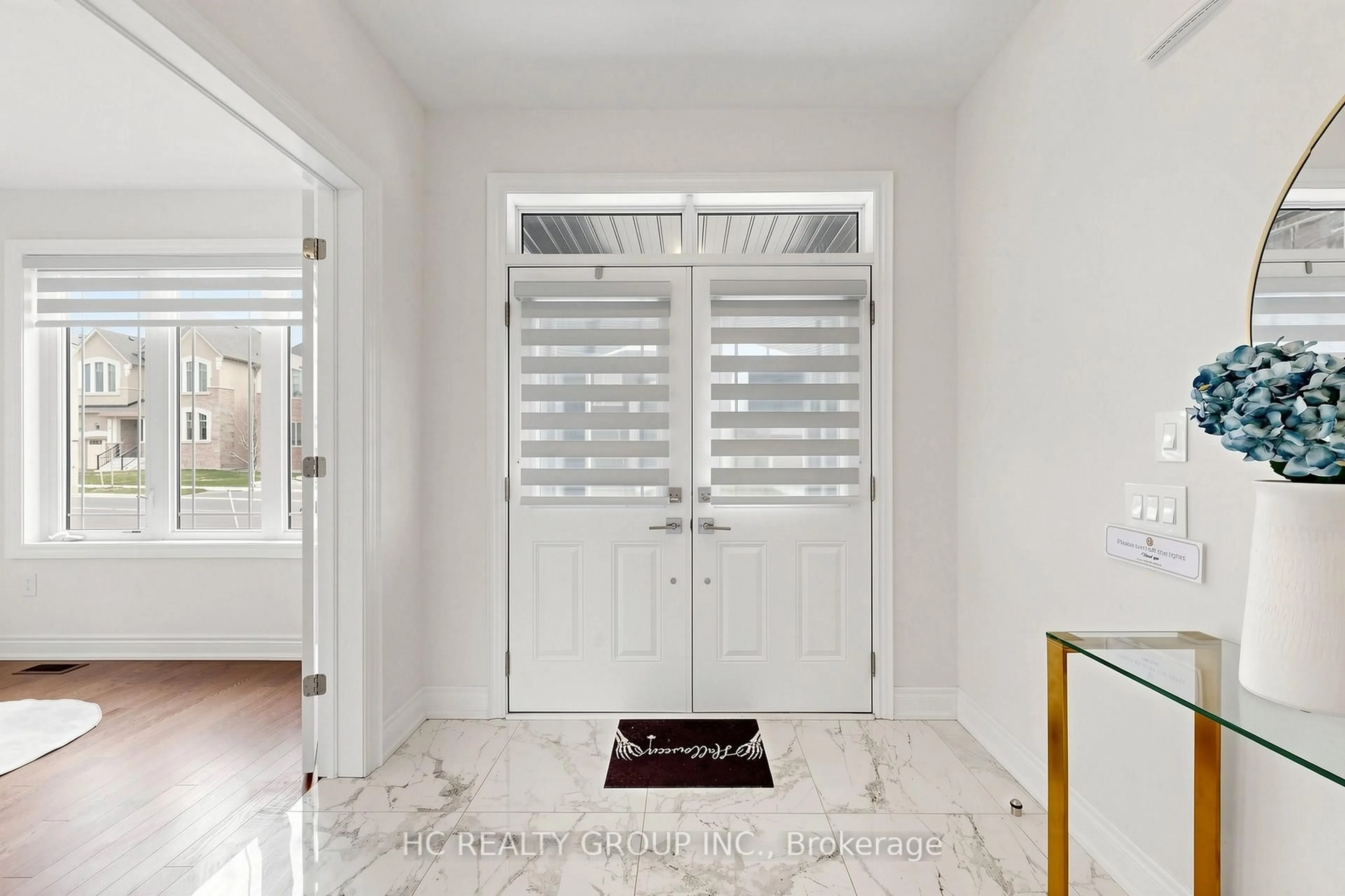 Indoor entryway for 79 Silk Twist Dr, East Gwillimbury Ontario L9N 0W4