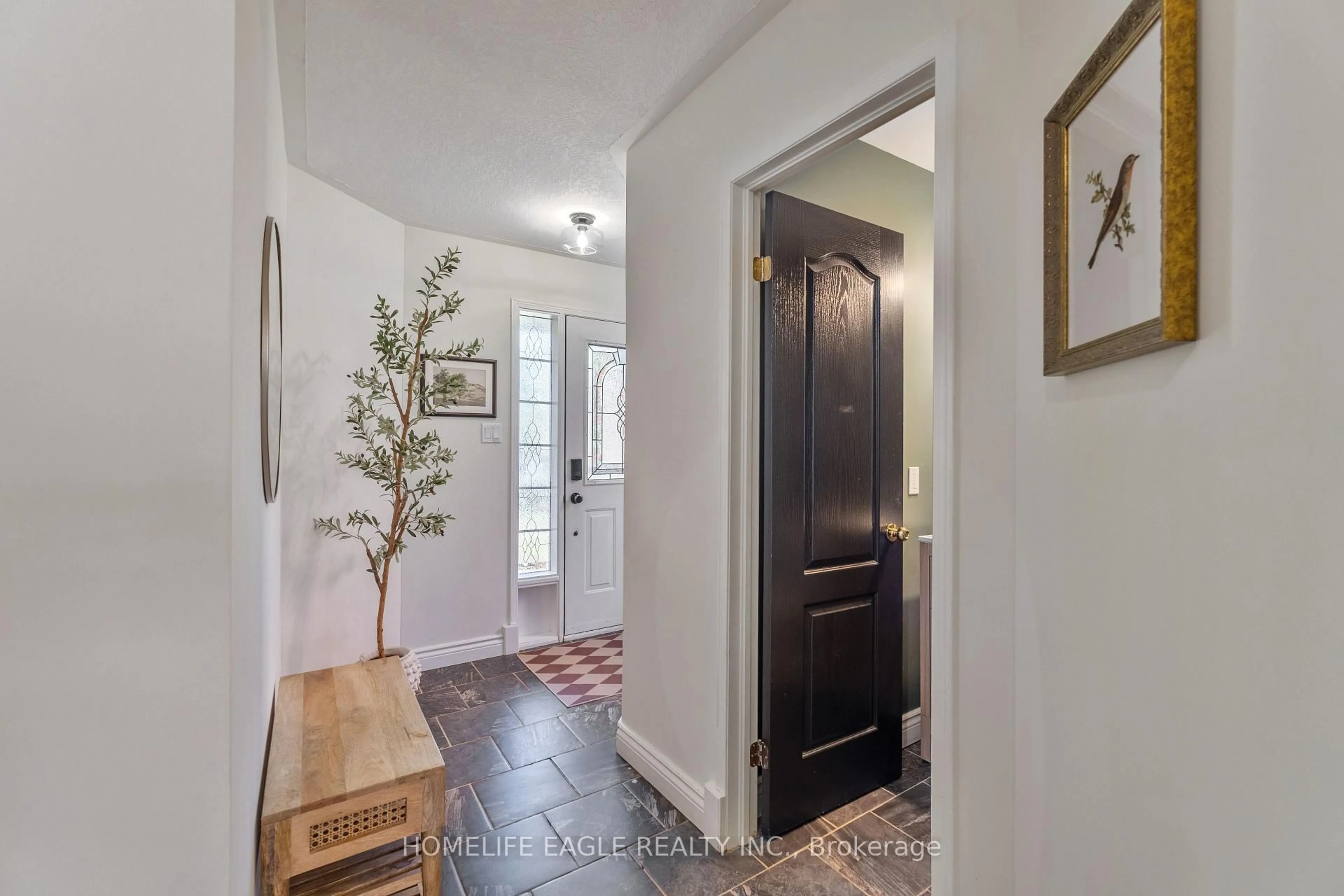 Indoor entryway for 97 Crittenden Dr, Georgina Ontario L4P 4E3