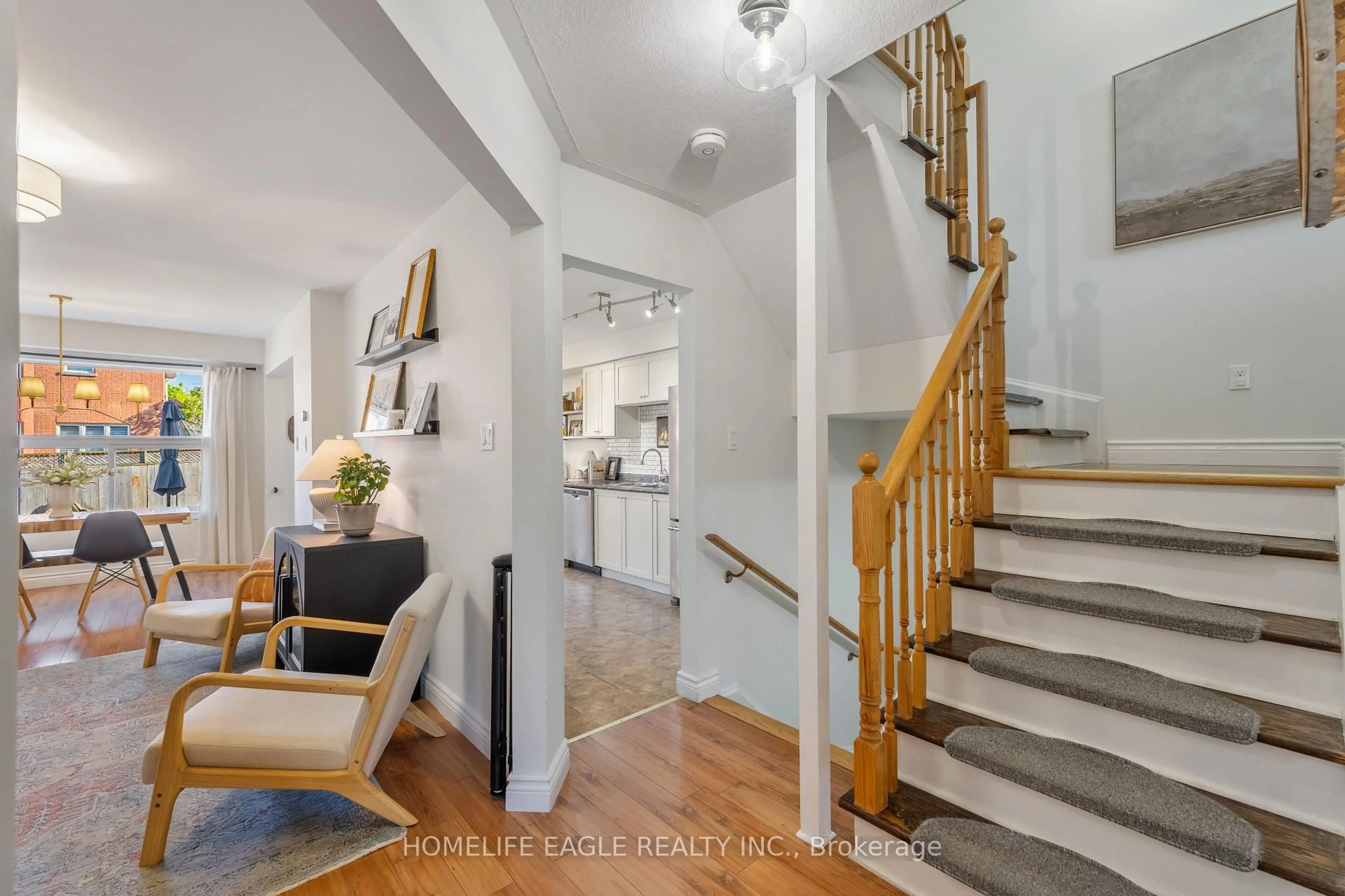 Indoor entryway for 97 Crittenden Dr, Georgina Ontario L4P 4E3