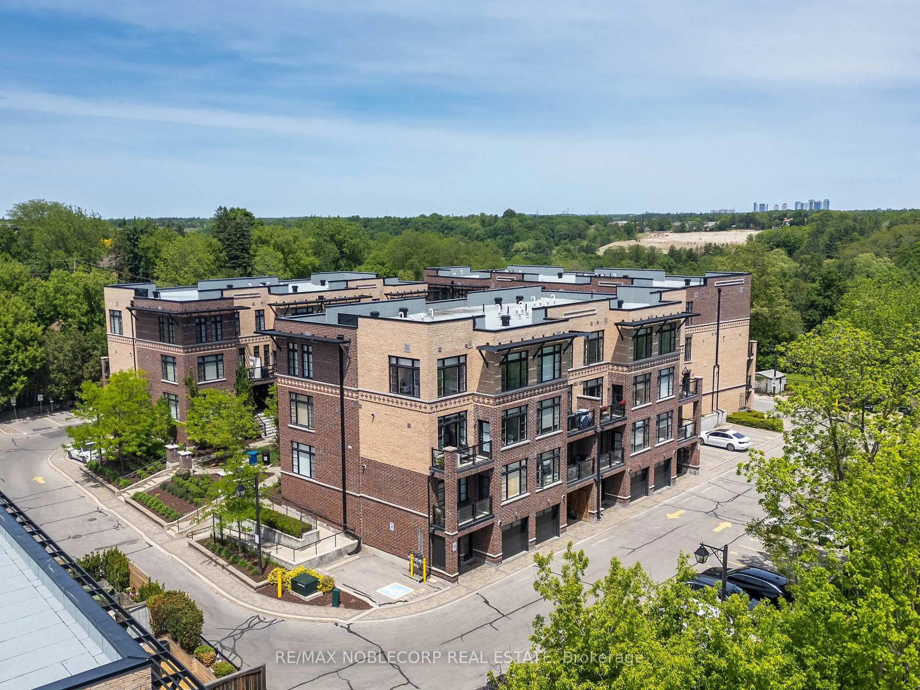 A pic from outside/outdoor area/front of a property/back of a property/a pic from drone, unknown for 8167 Kipling Ave #40, Vaughan Ontario L4L 0G4