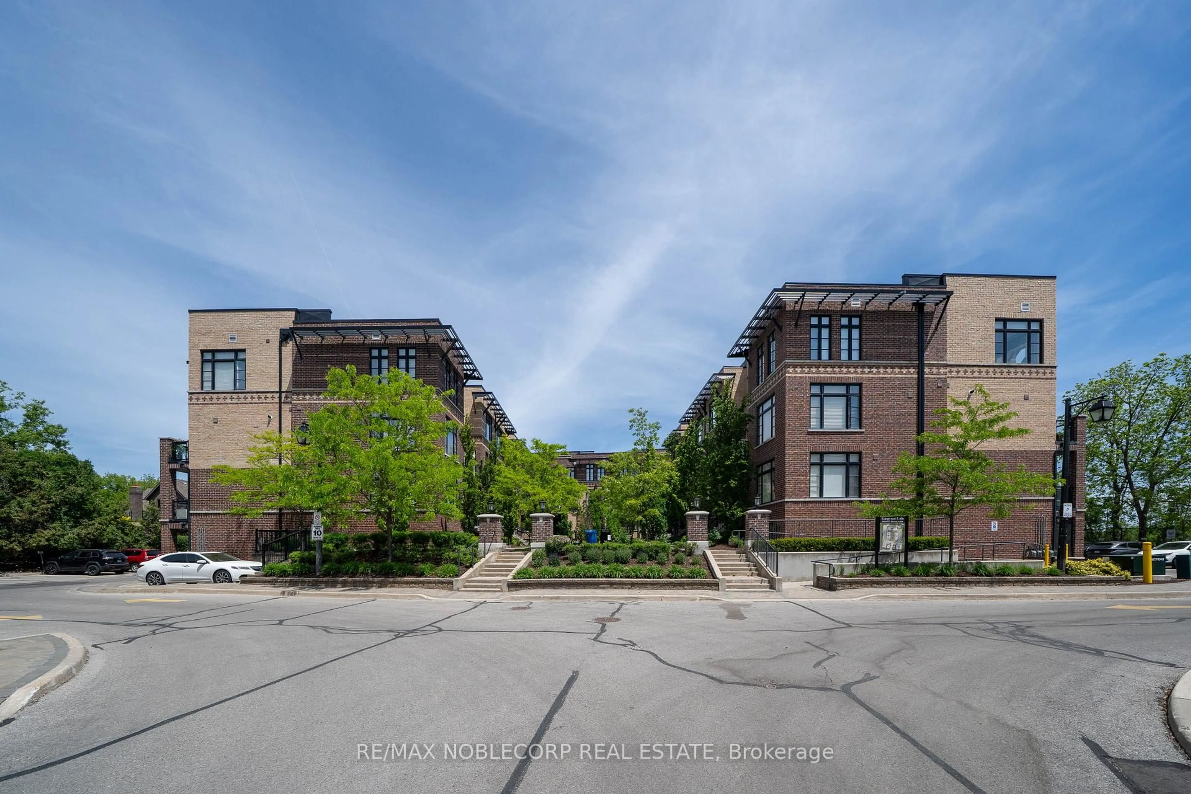 A pic from outside/outdoor area/front of a property/back of a property/a pic from drone, street for 8167 Kipling Ave #40, Vaughan Ontario L4L 0G4
