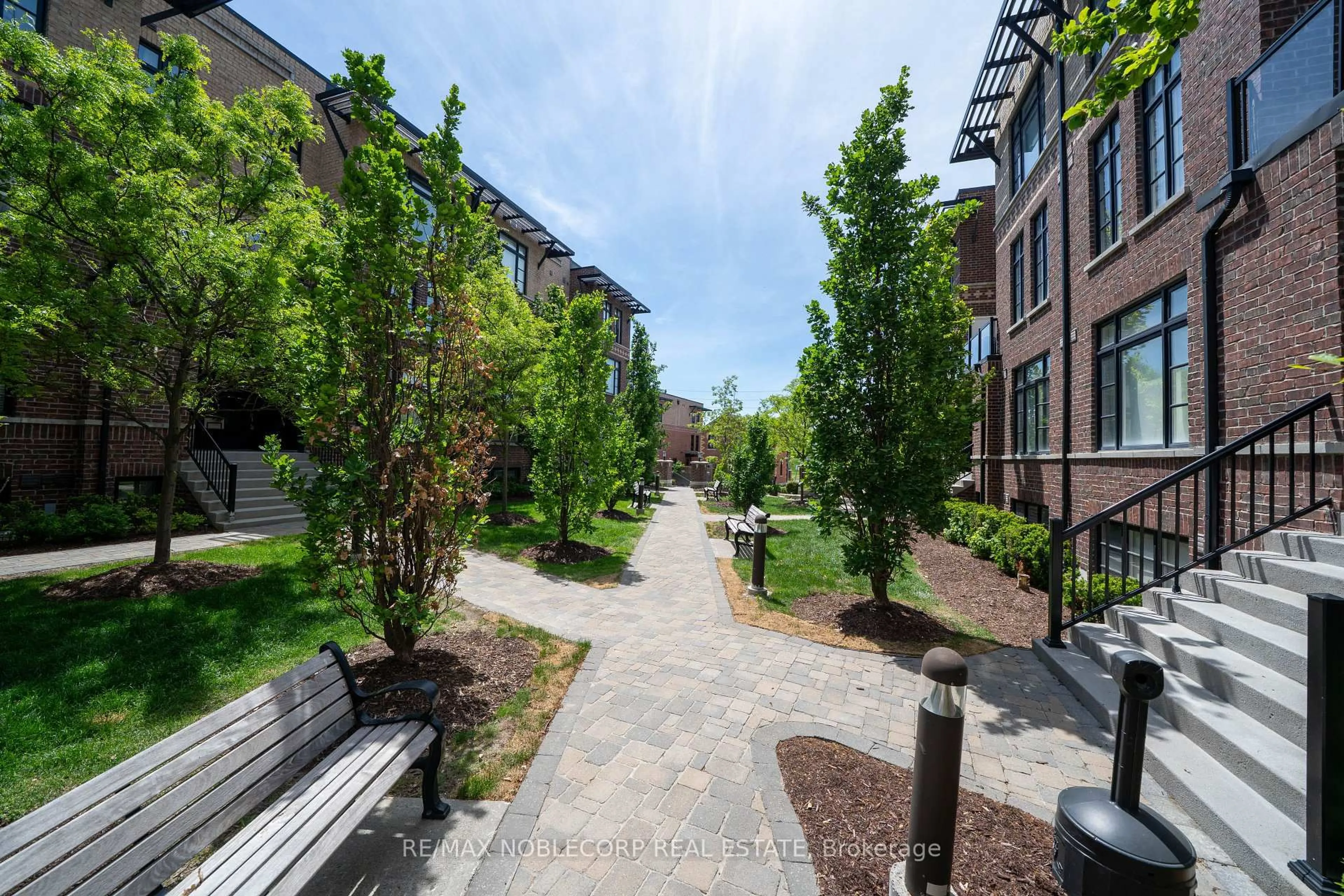 Patio, street for 8167 Kipling Ave #40, Vaughan Ontario L4L 0G4