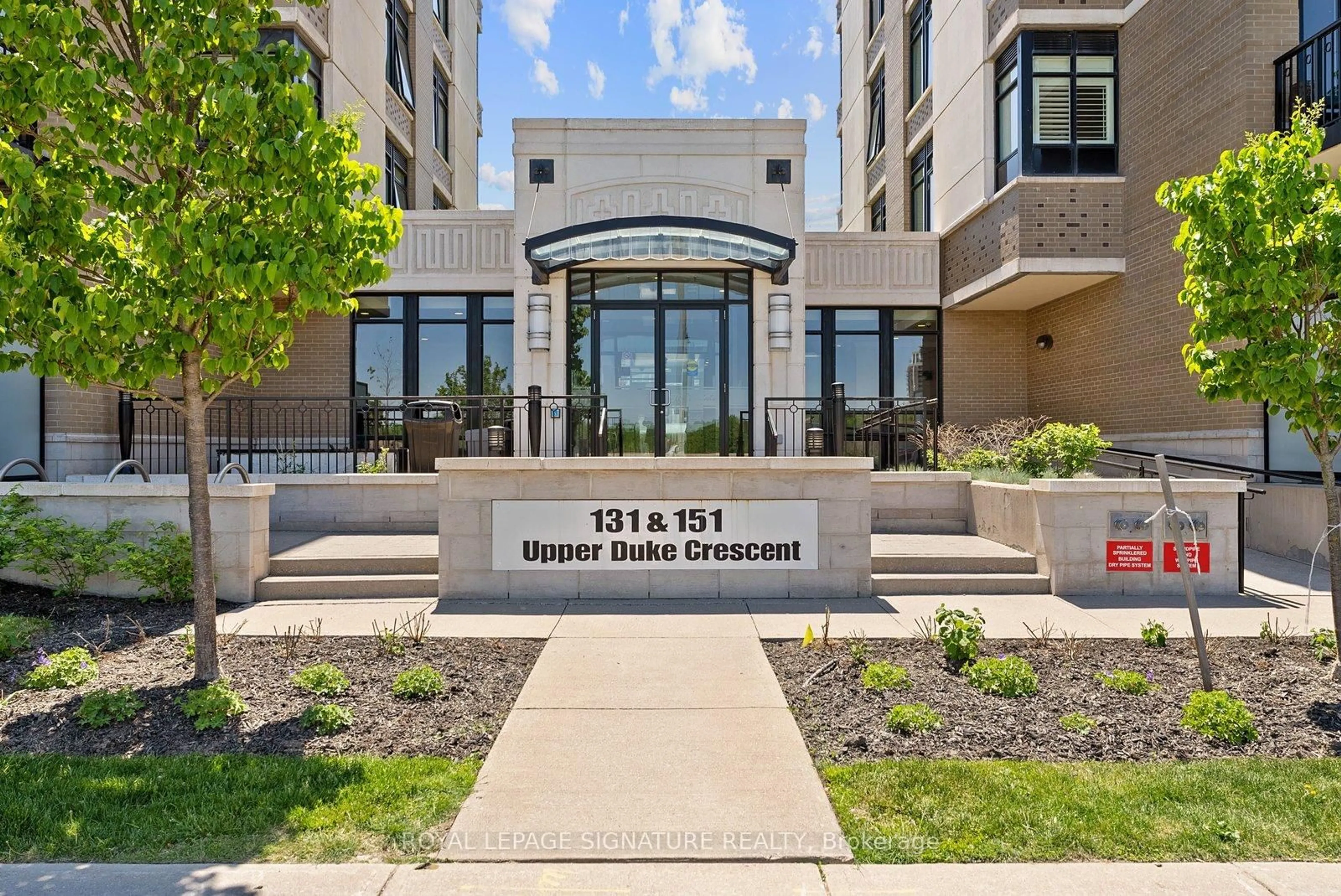 Indoor foyer for 131 UPPER DUKE Cres #412, Markham Ontario L6G 0C9