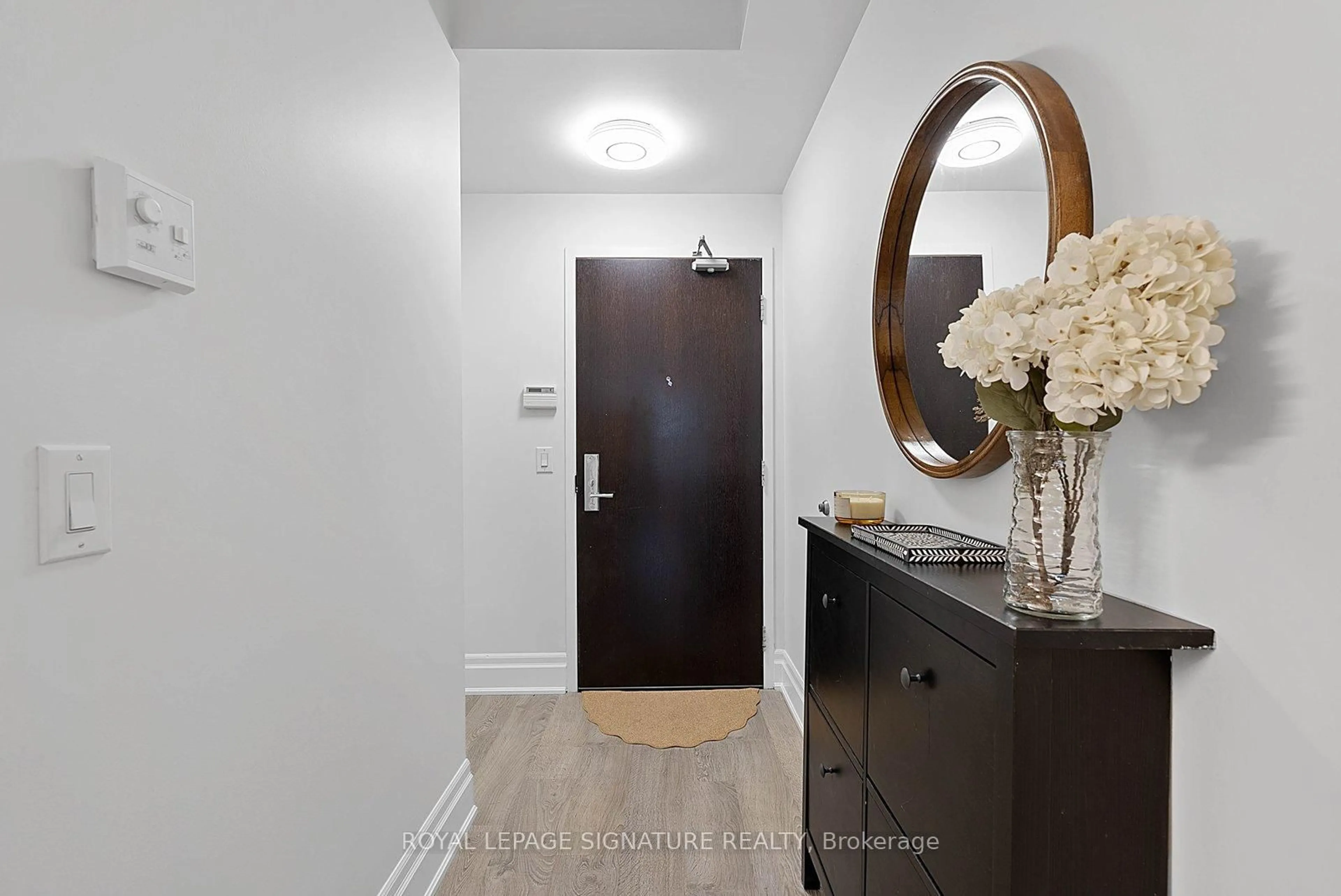 Indoor entryway for 131 UPPER DUKE Cres #412, Markham Ontario L6G 0C9