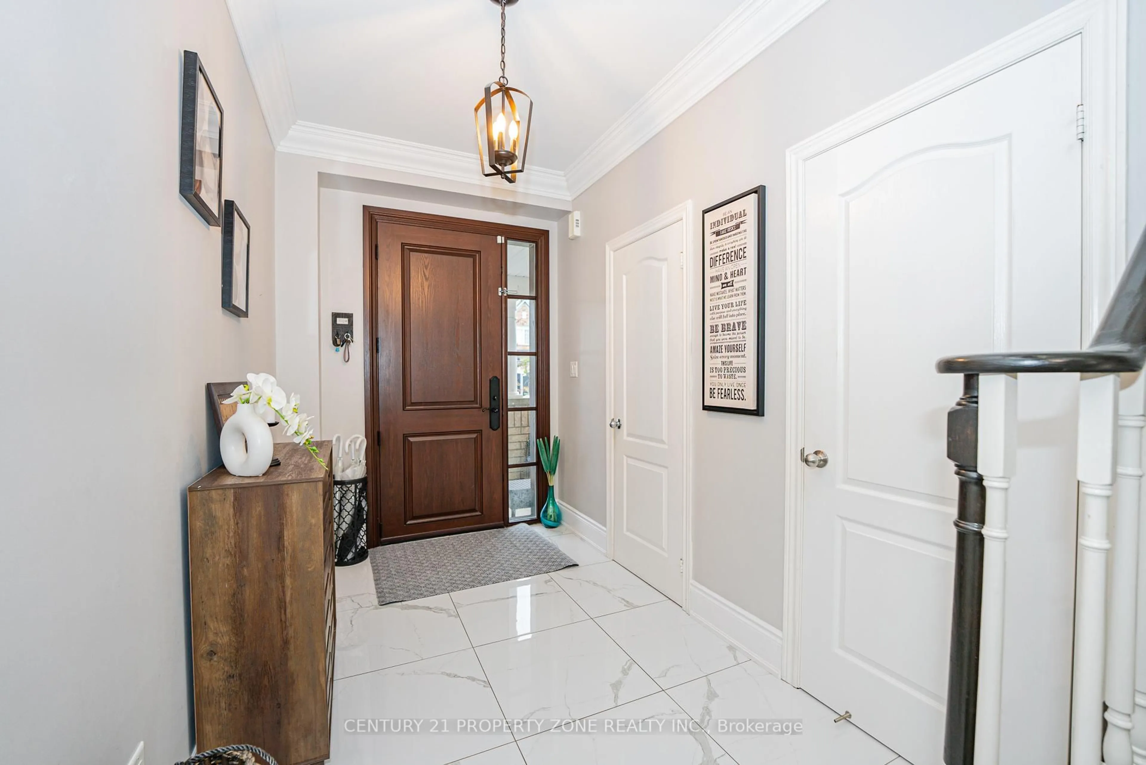Indoor entryway for 169 Downy Emerald Dr, Bradford West Gwillimbury Ontario L3Z 0E6