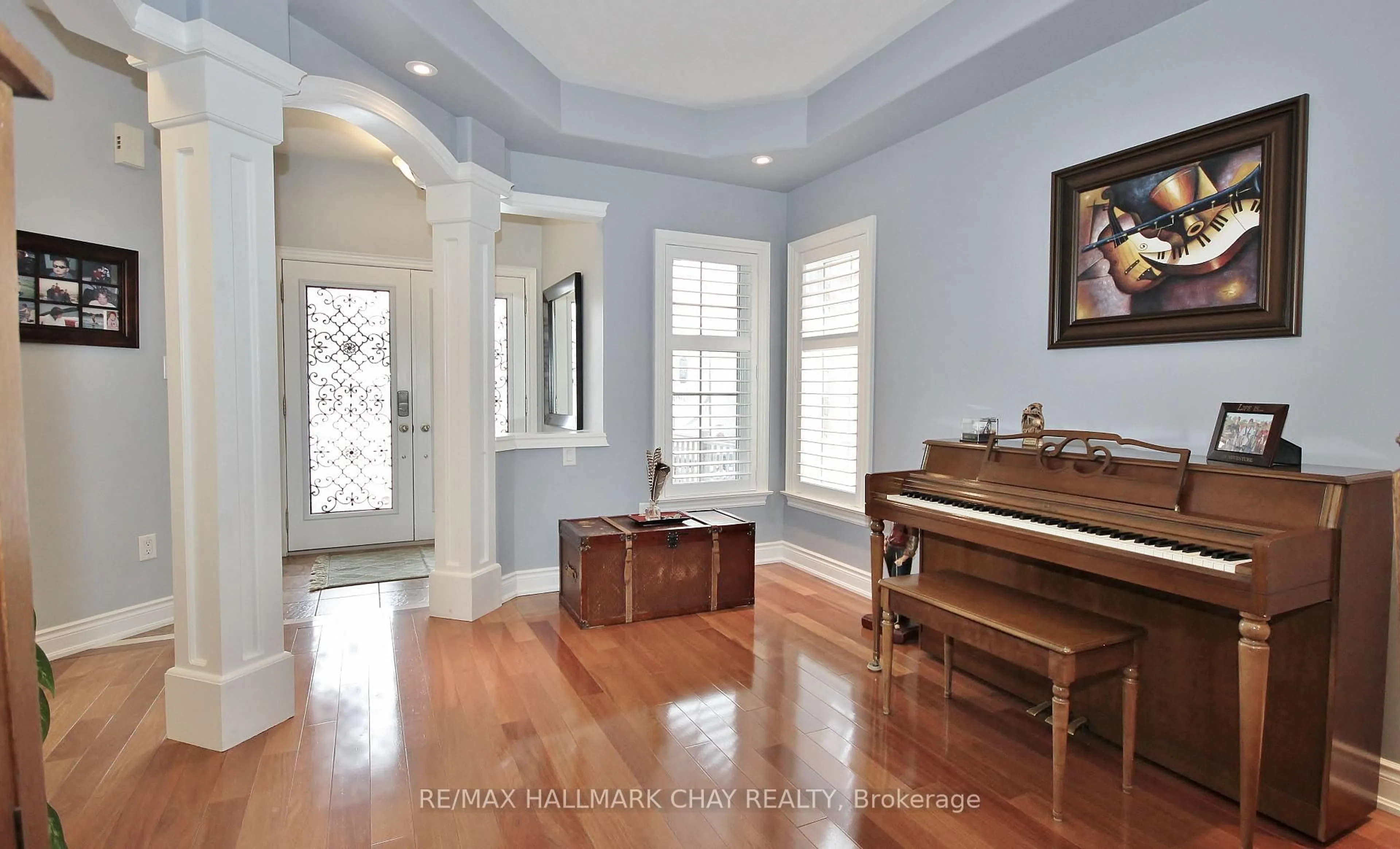 Indoor entryway for 1185 Mitchell Crt, Innisfil Ontario L9S 5A5