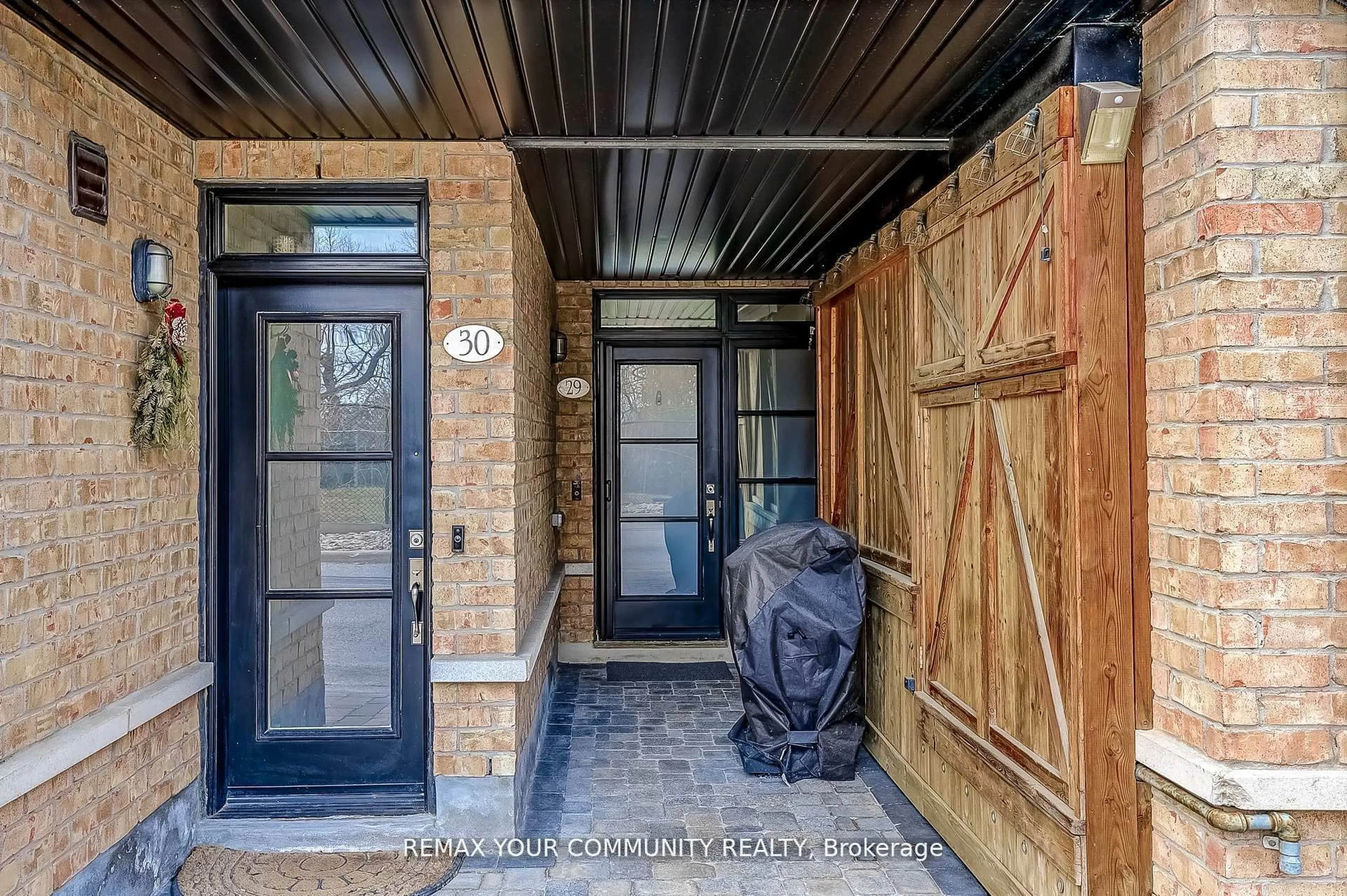 Indoor entryway for 8169 Kipling Ave #29, Vaughan Ontario L4L 0G4