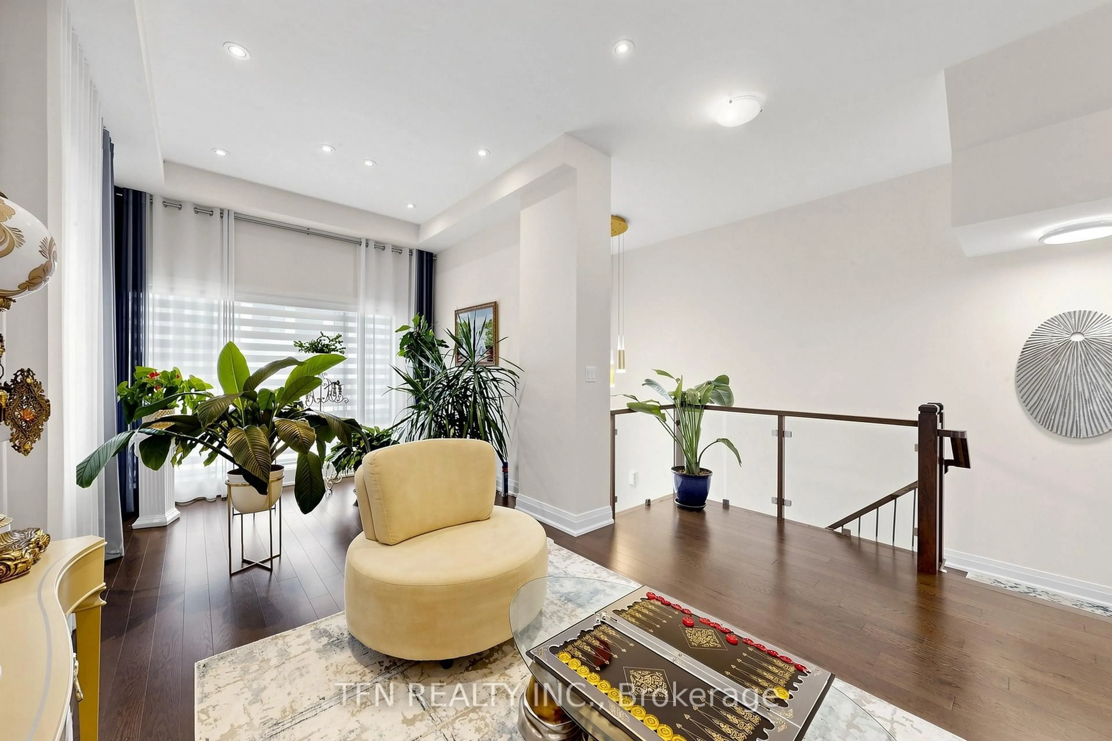 Indoor foyer for 30 Hesperus Rd, Vaughan Ontario L4J 0K3
