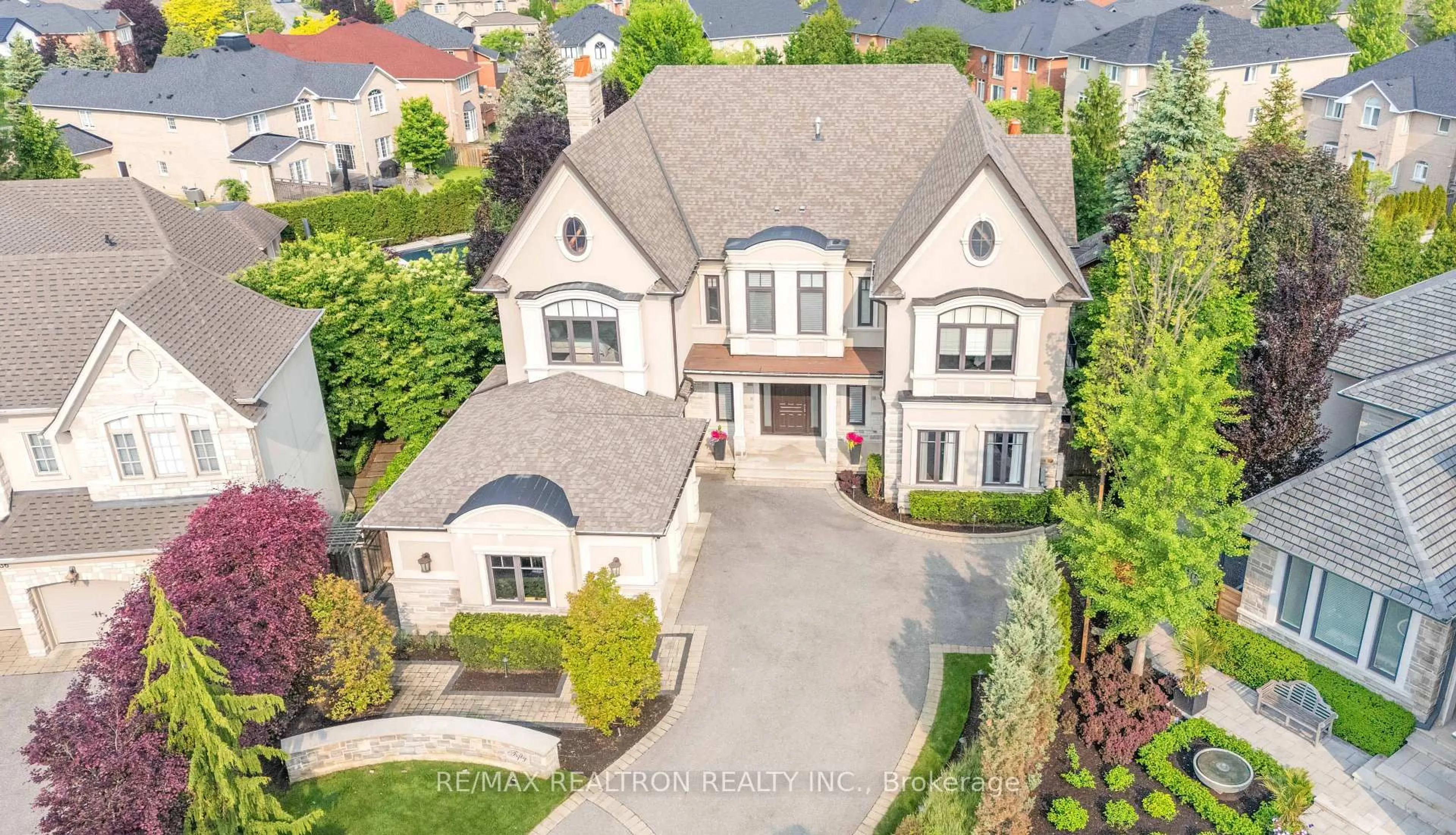 A pic from outside/outdoor area/front of a property/back of a property/a pic from drone, street for 50 Evita Crt, Vaughan Ontario L4J 8K6
