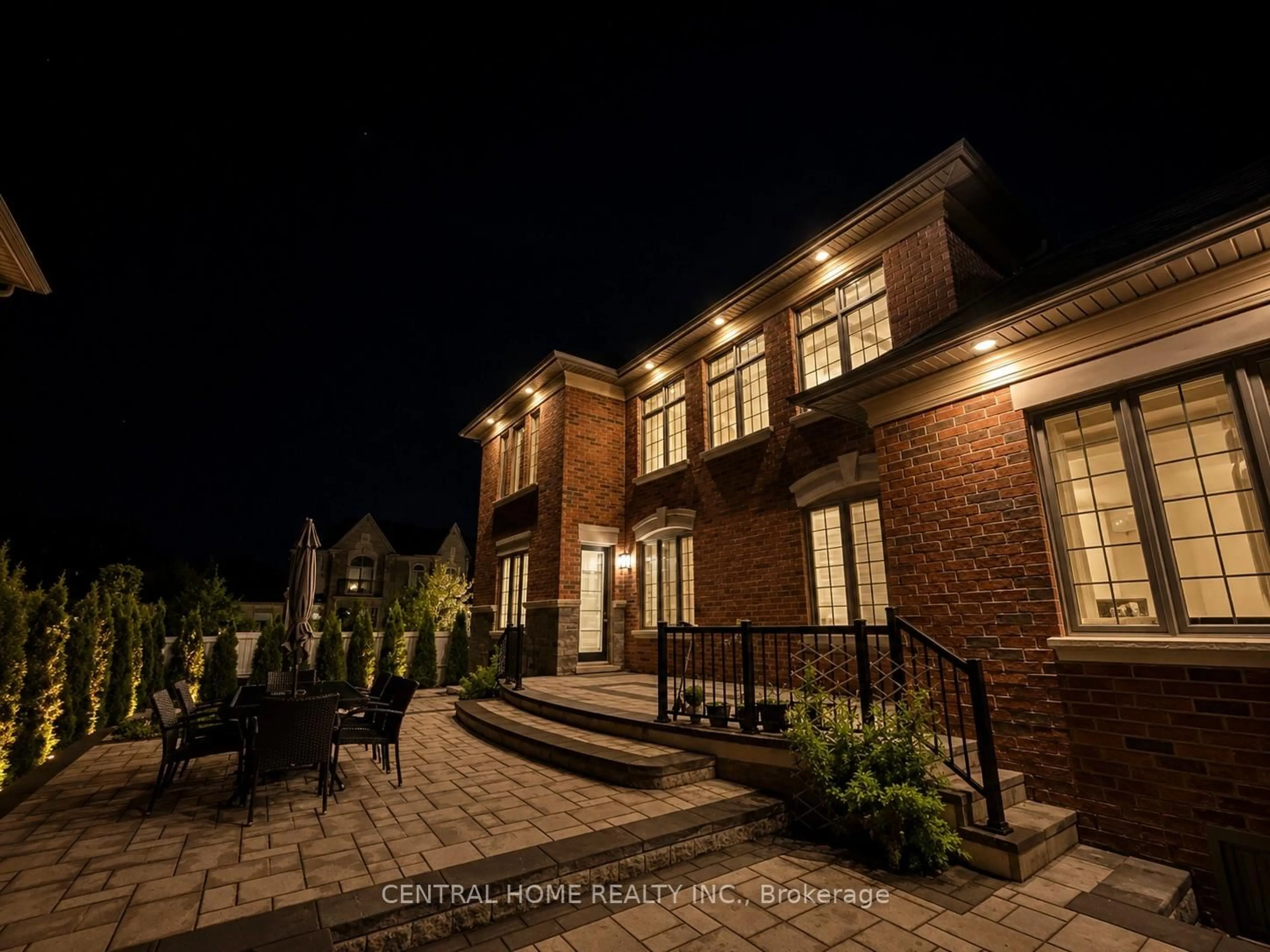 Home with brick exterior material, street for 33 James Stokes Crt, King Ontario L7B 0M7