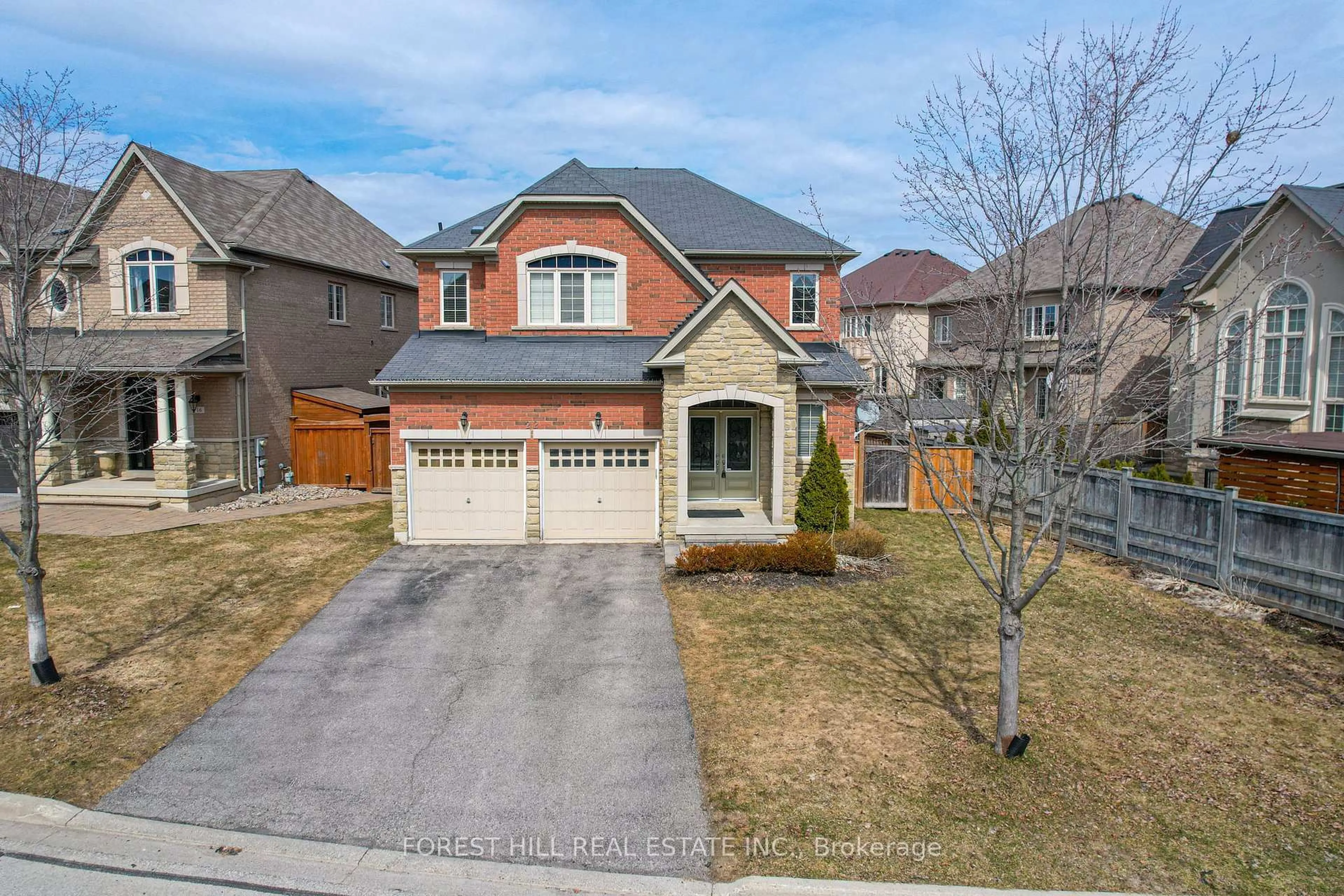 A pic from outside/outdoor area/front of a property/back of a property/a pic from drone, street for 22 Mccombe Lane, Vaughan Ontario L6A 4G2