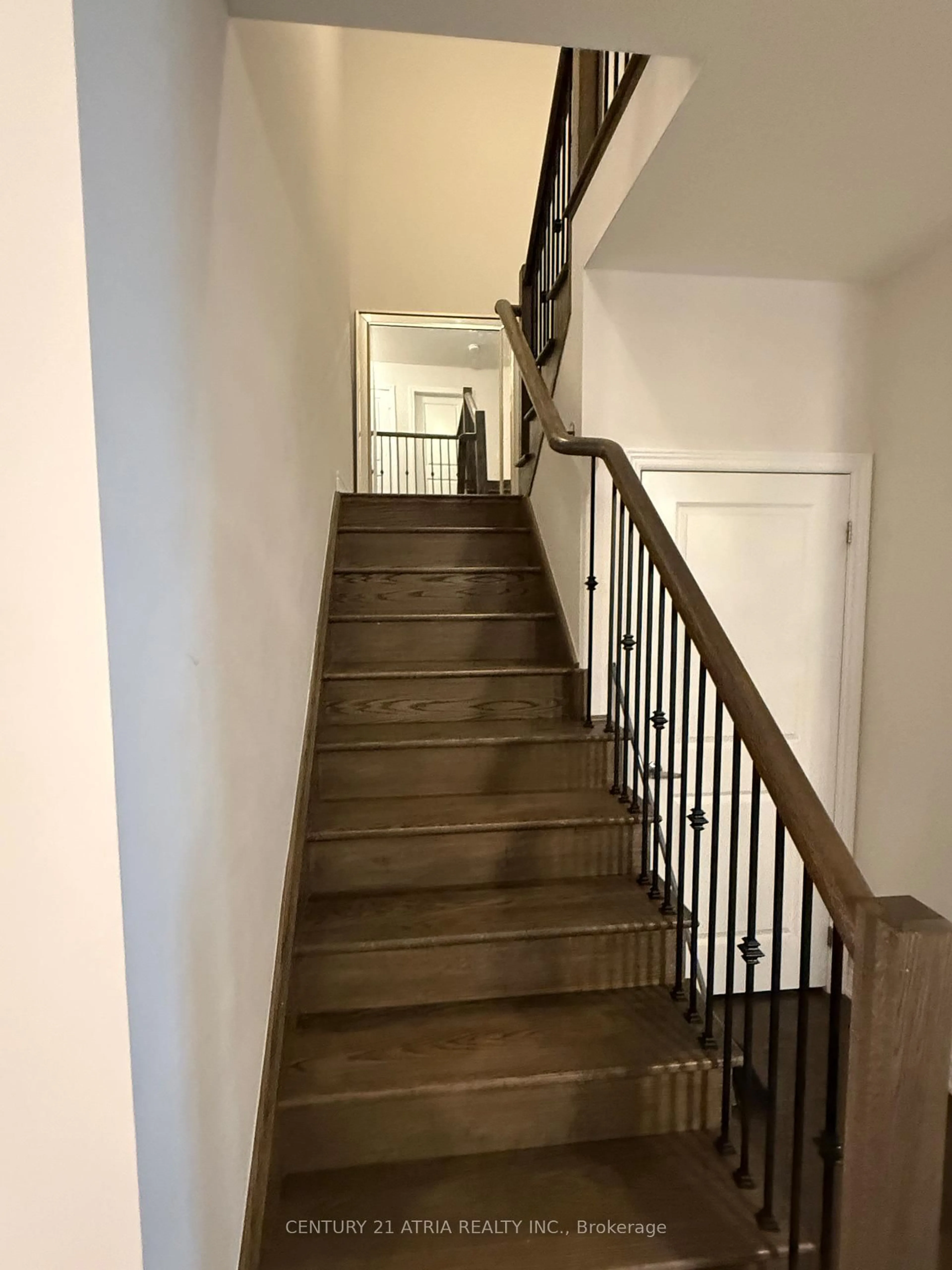 Stairs for 1469 Davis Loop, Innisfil Ontario L0L 1W0
