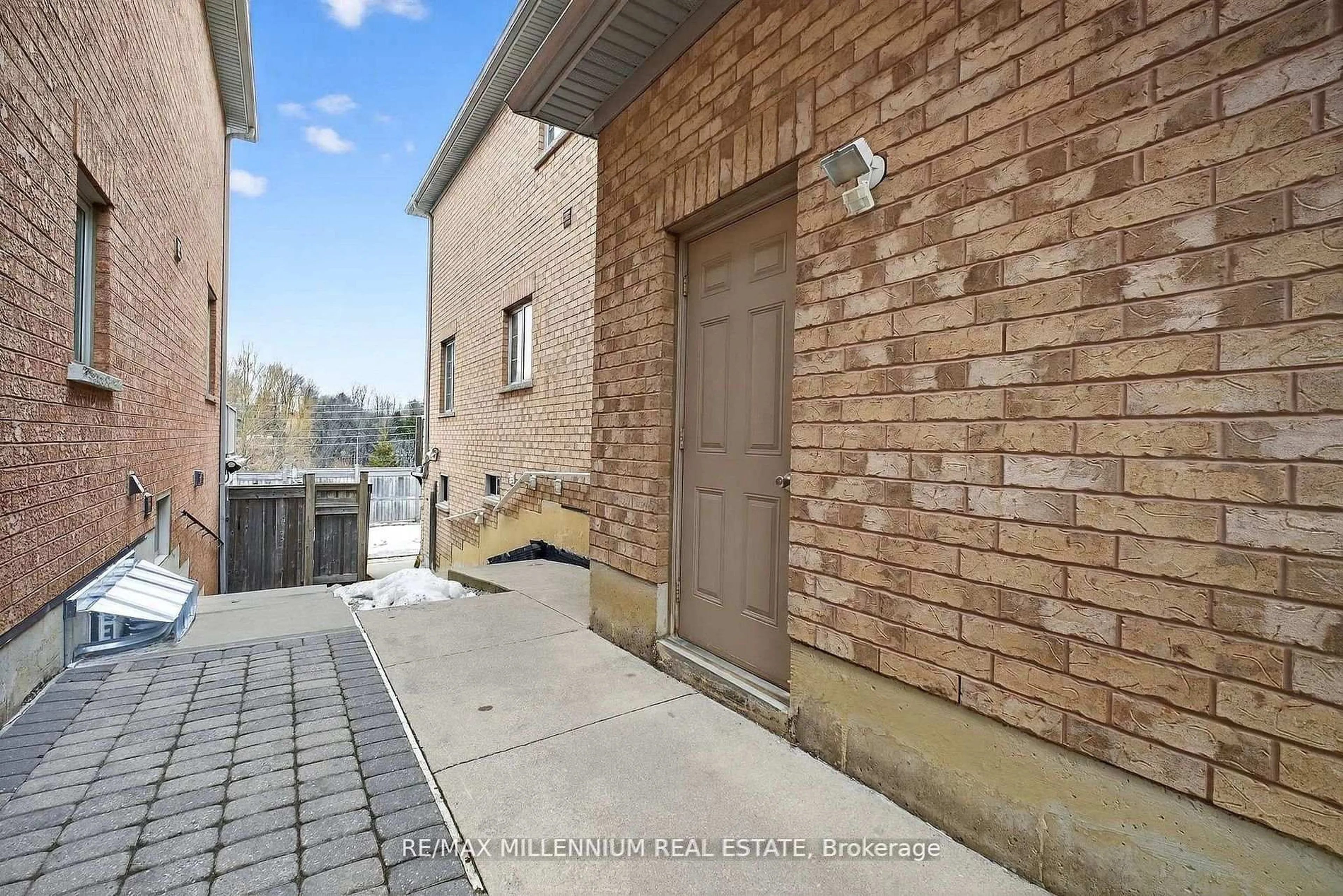 Unknown for 75 Twin Hill Cres, Vaughan Ontario L4H 0G7
