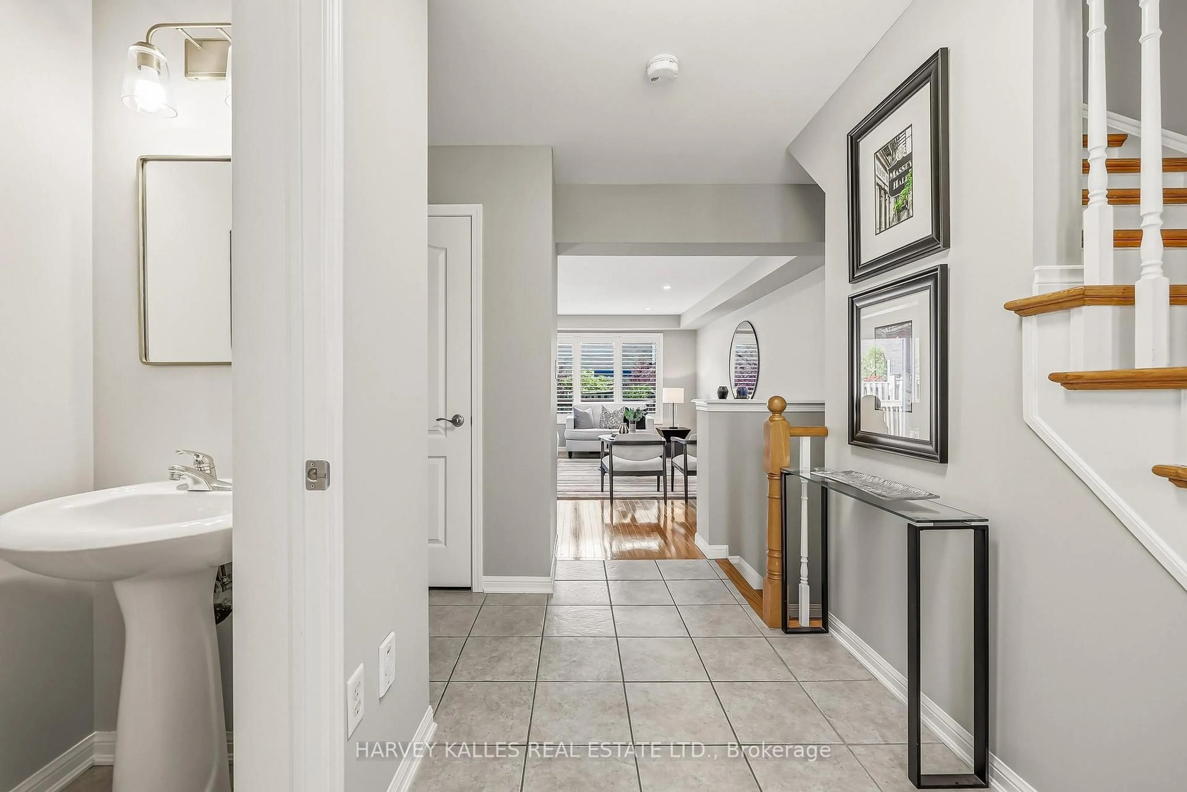 Indoor entryway for 10 Dougherty Cres, Whitchurch-Stouffville Ontario L4A 0A3