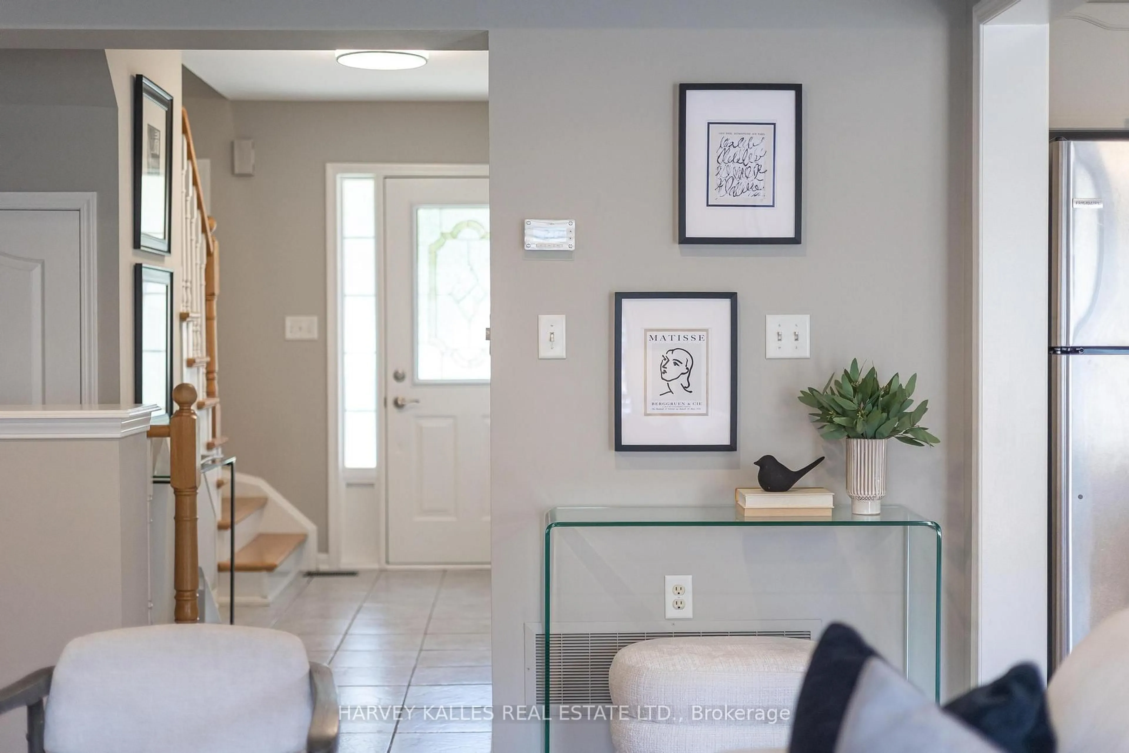 Indoor entryway for 10 Dougherty Cres, Whitchurch-Stouffville Ontario L4A 0A3