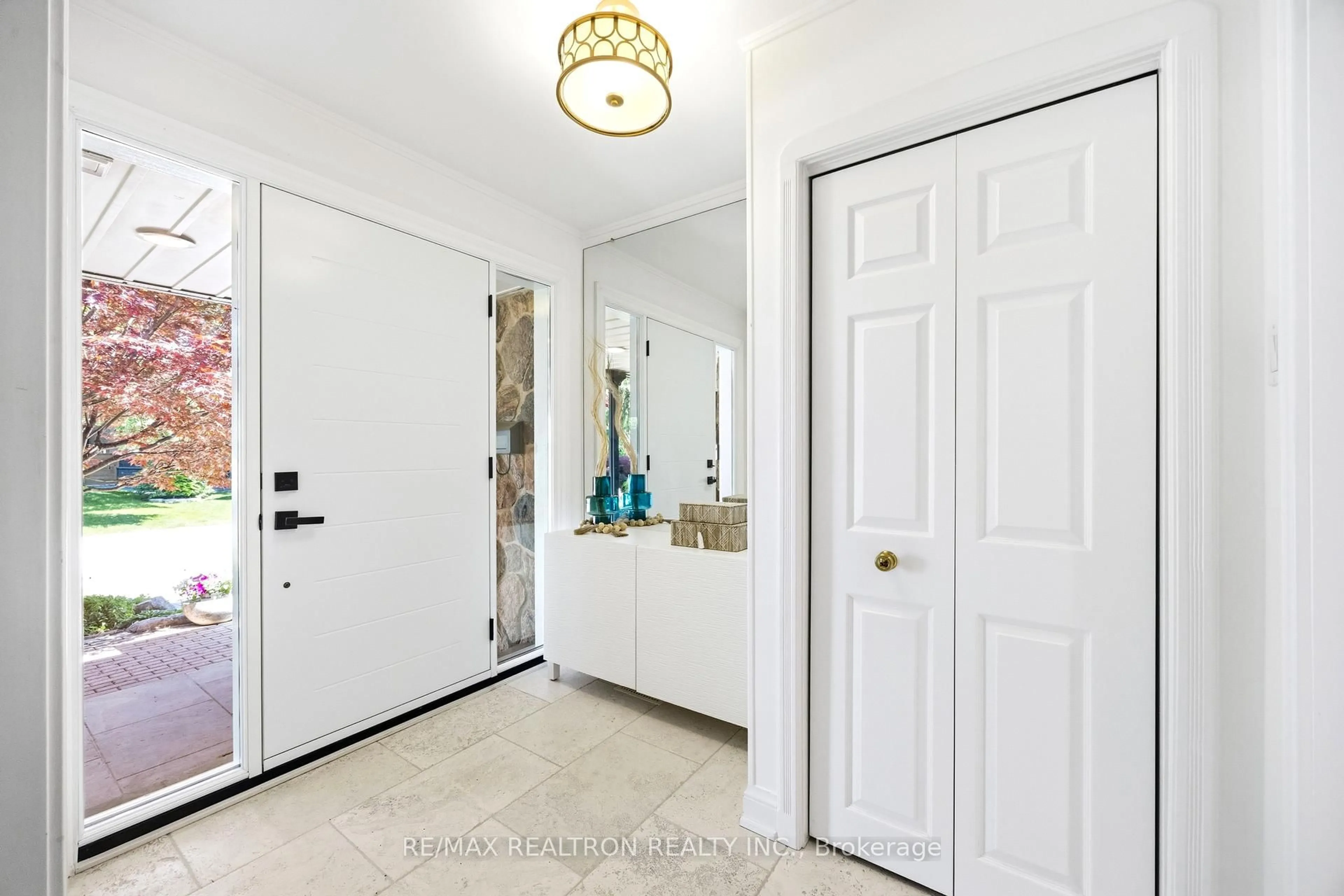 Indoor entryway for 49 Apple Orchard Path, Markham Ontario L3T 3B5