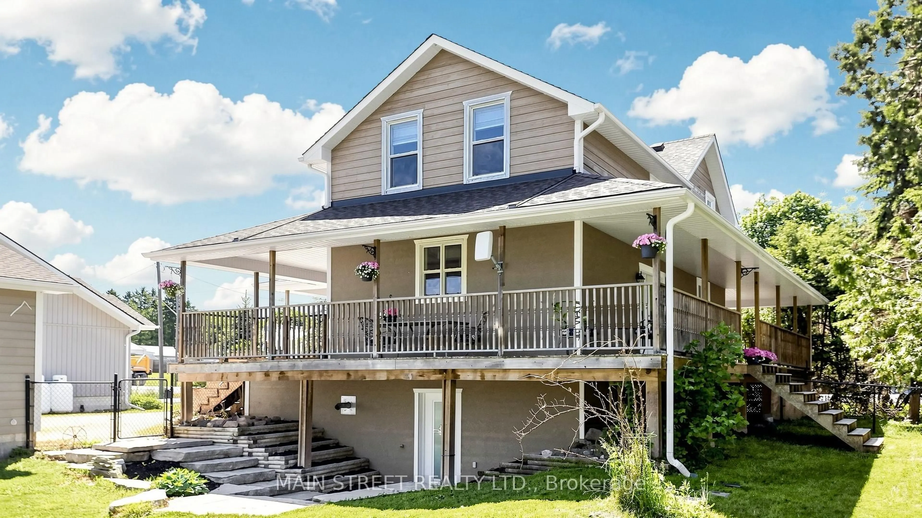 Home with vinyl exterior material, street for 10292 Ravenshoe Rd, Georgina Ontario L0C 1L0