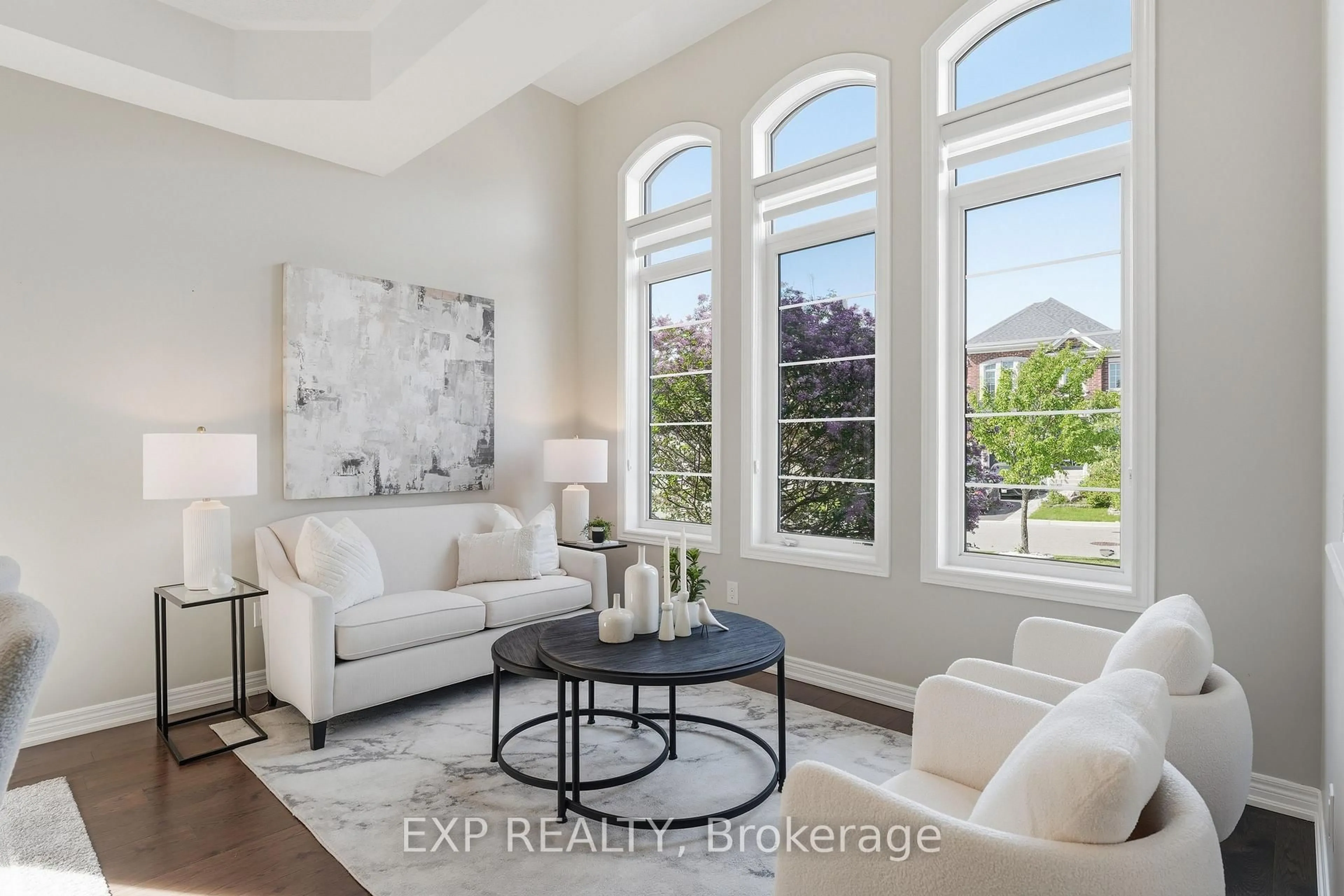 Living room with furniture, ceramic/tile floor for 25 Manor Forest Rd, East Gwillimbury Ontario L0G 1M0