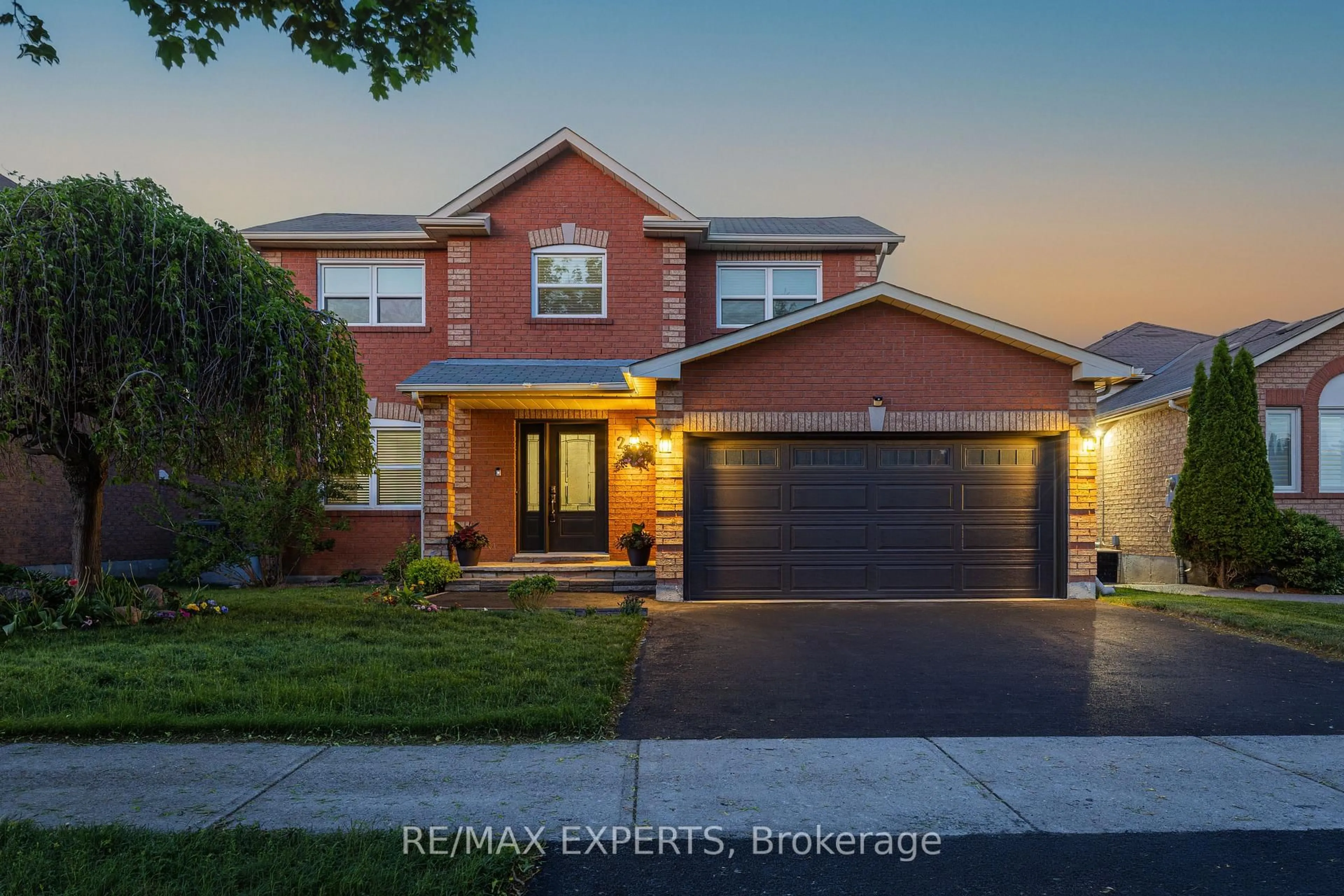 Home with brick exterior material, street for 213 Melbourne Dr, Bradford West Gwillimbury Ontario L3Z 2Y8