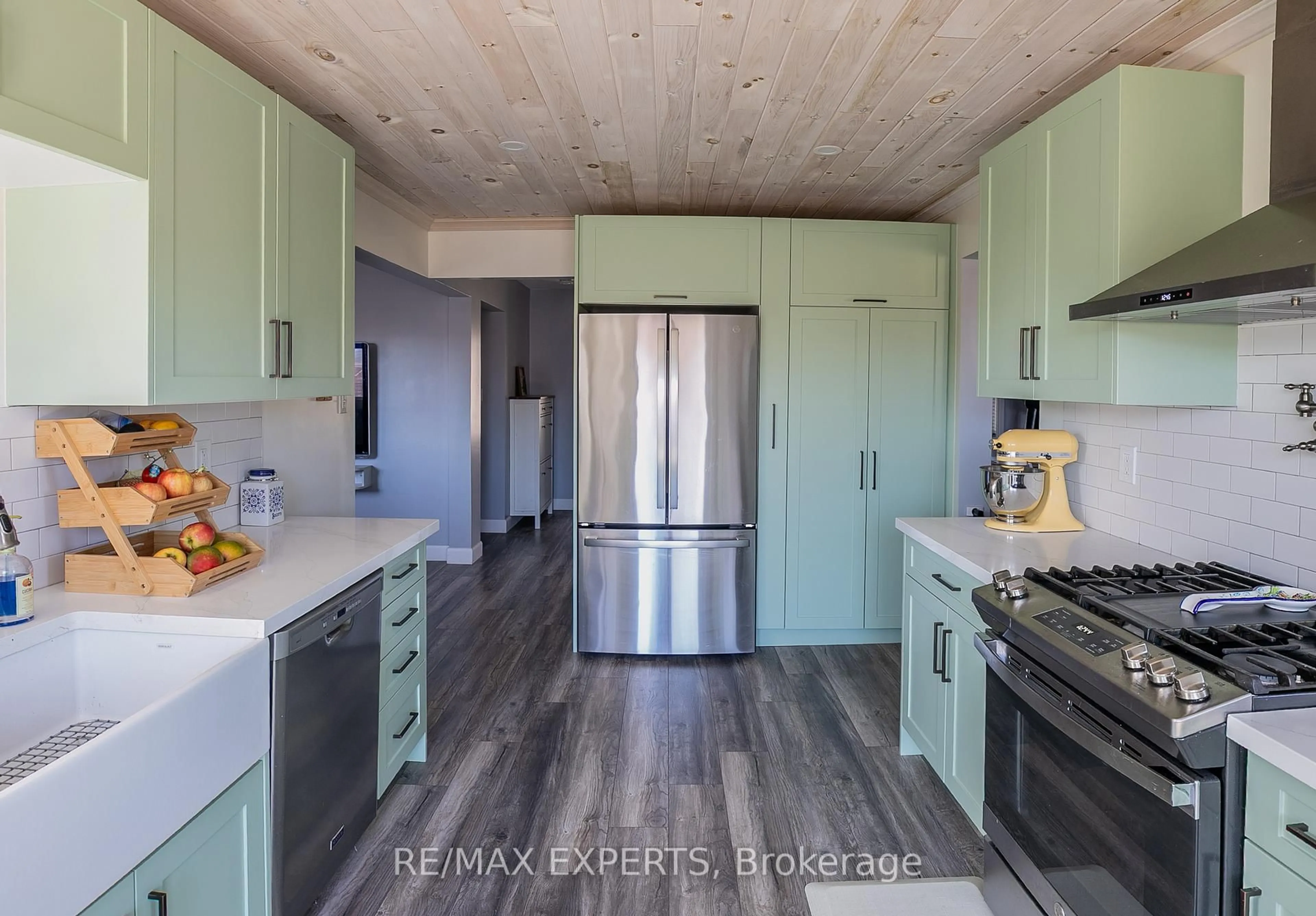 Open concept kitchen, unknown for 213 Melbourne Dr, Bradford West Gwillimbury Ontario L3Z 2Y8