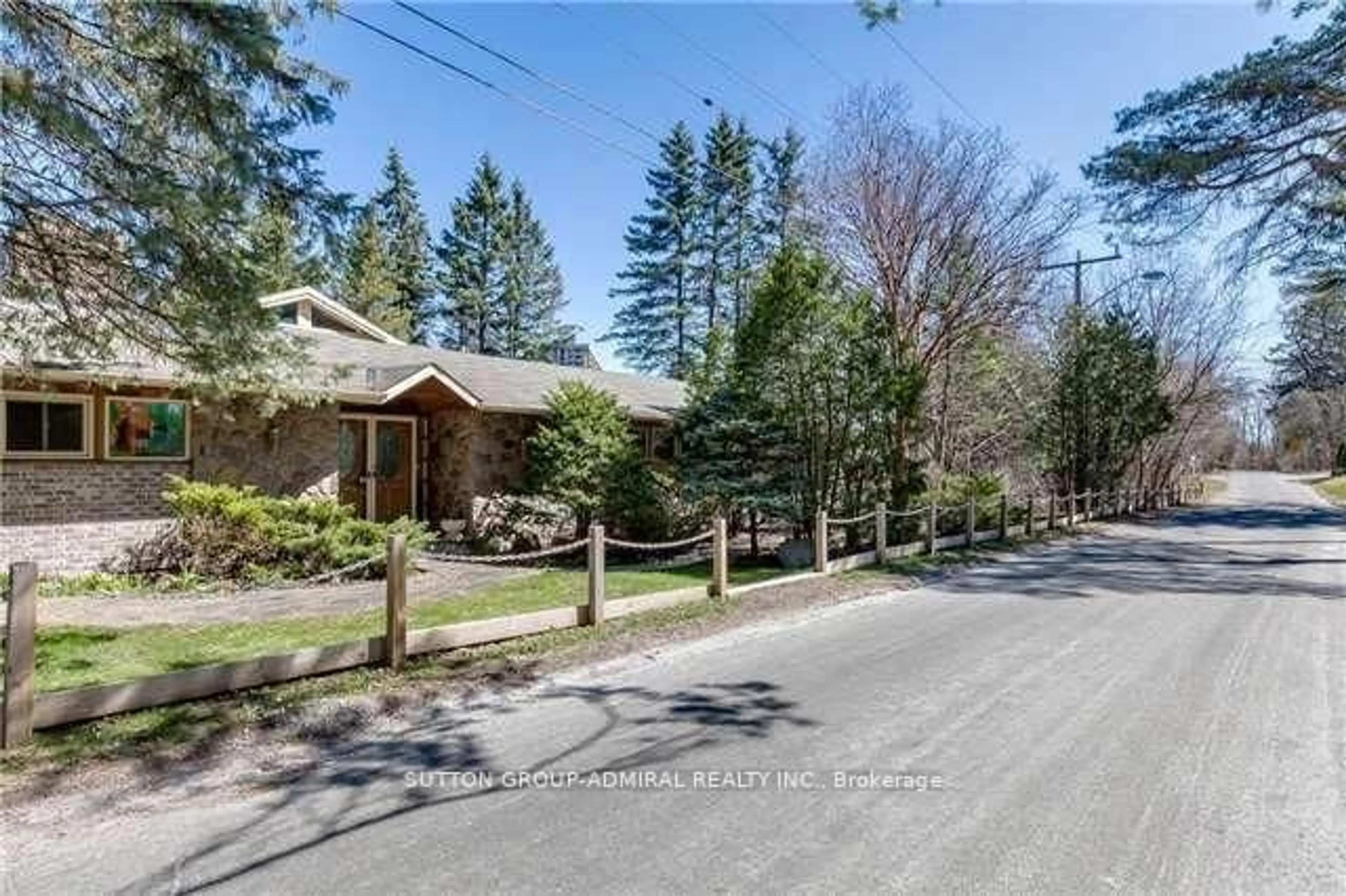 A pic from outside/outdoor area/front of a property/back of a property/a pic from drone, street for 18 Mill St, Vaughan Ontario L4J 8C5