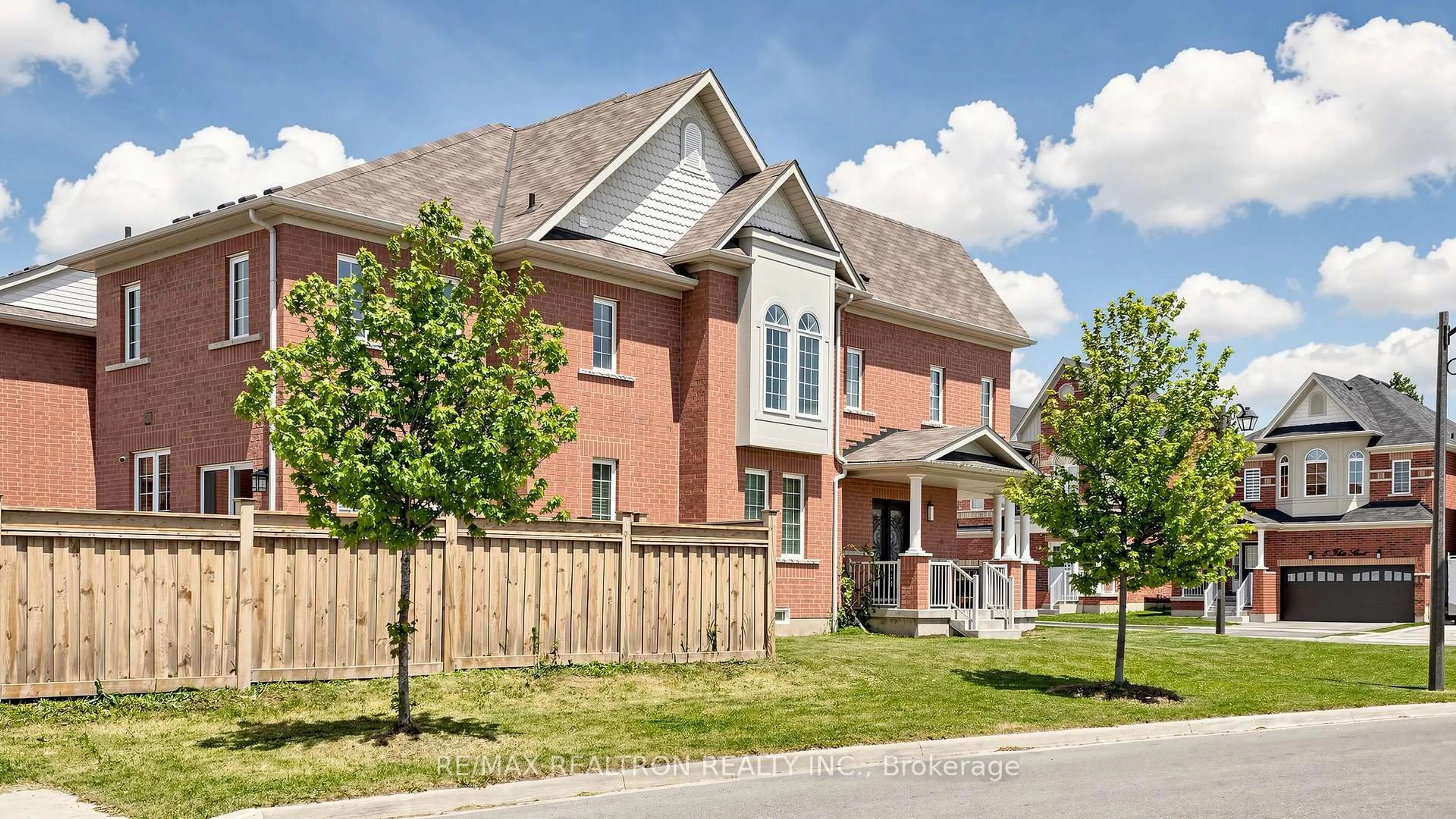 Home with brick exterior material, street for 2 Flute St, Whitchurch-Stouffville Ontario L4A 4N9