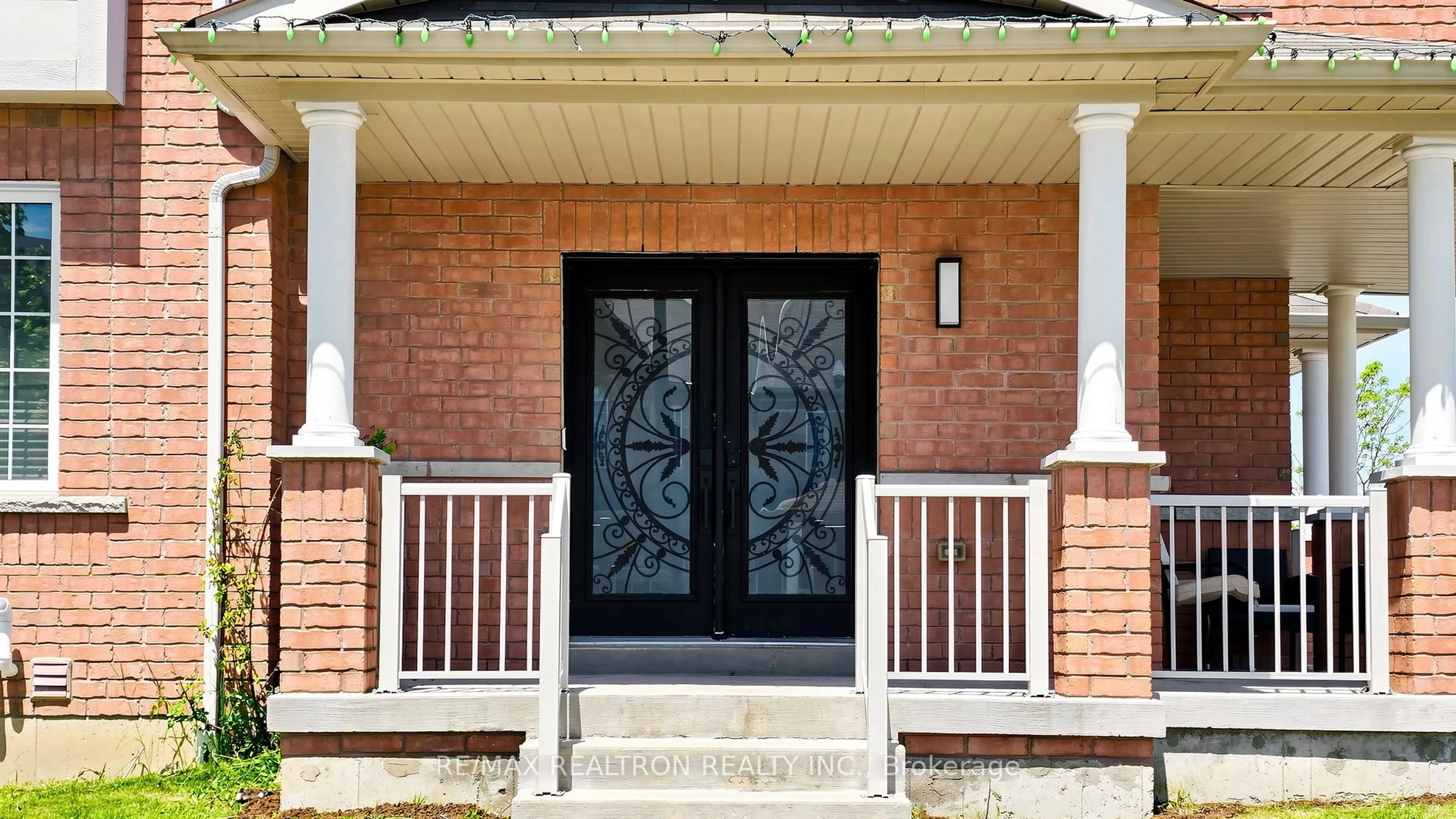 Home with brick exterior material, street for 2 Flute St, Whitchurch-Stouffville Ontario L4A 4N9