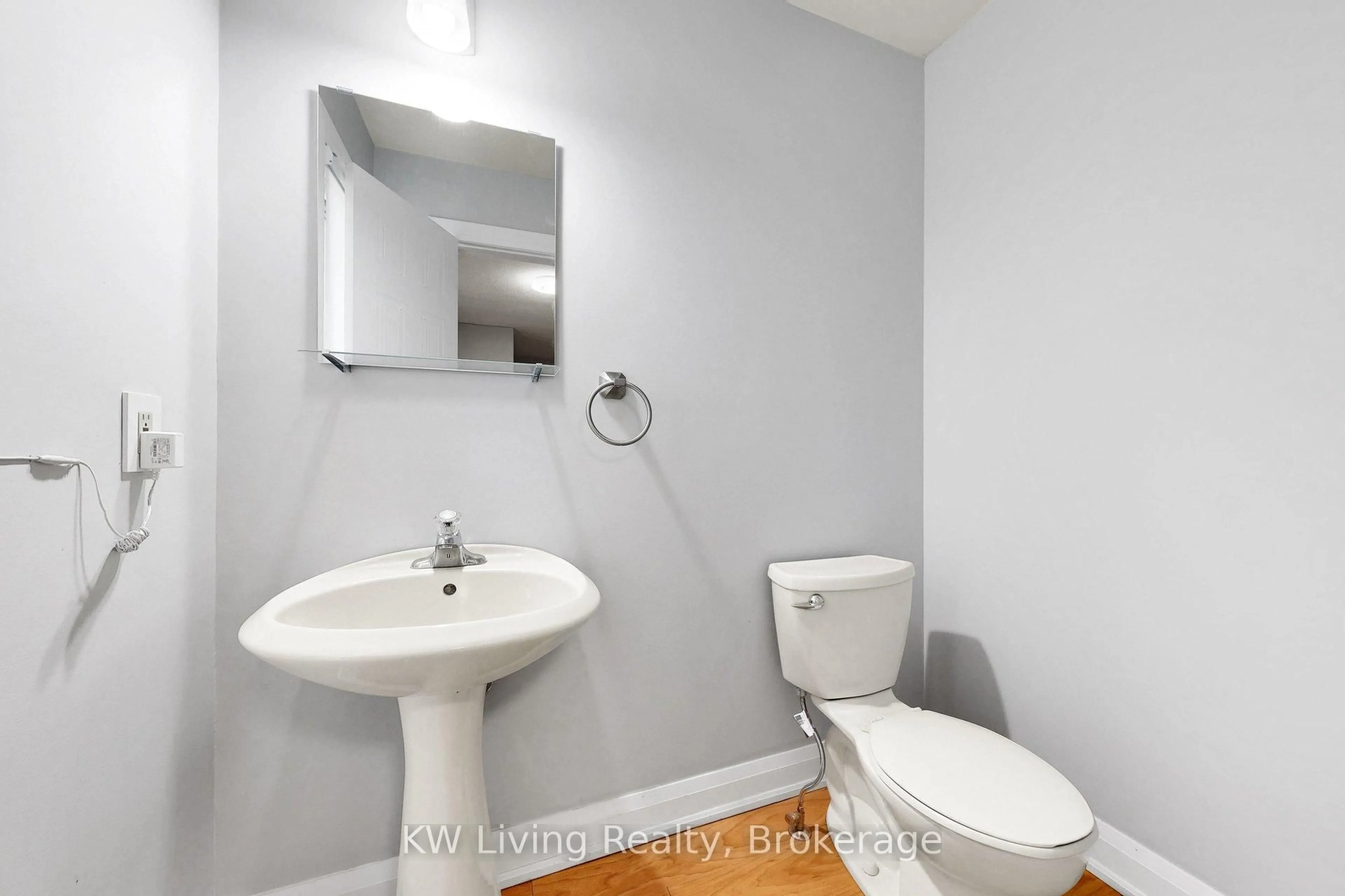 Standard bathroom, unknown for 37 Magani Ave, Bradford West Gwillimbury Ontario L3Z 2S5
