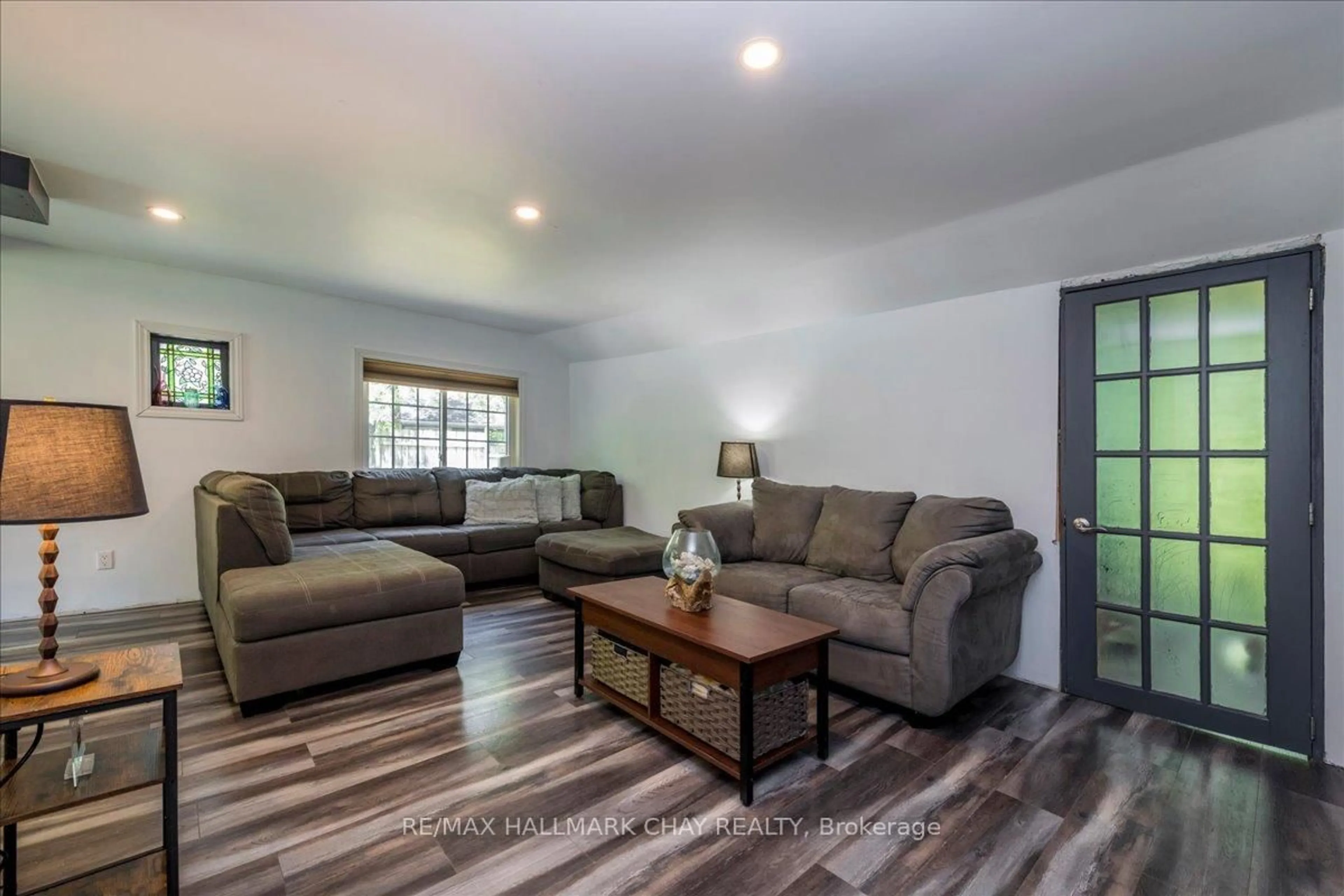 Living room with furniture, unknown for 1805 ST JOHN'S Rd, Innisfil Ontario L9S 1T4