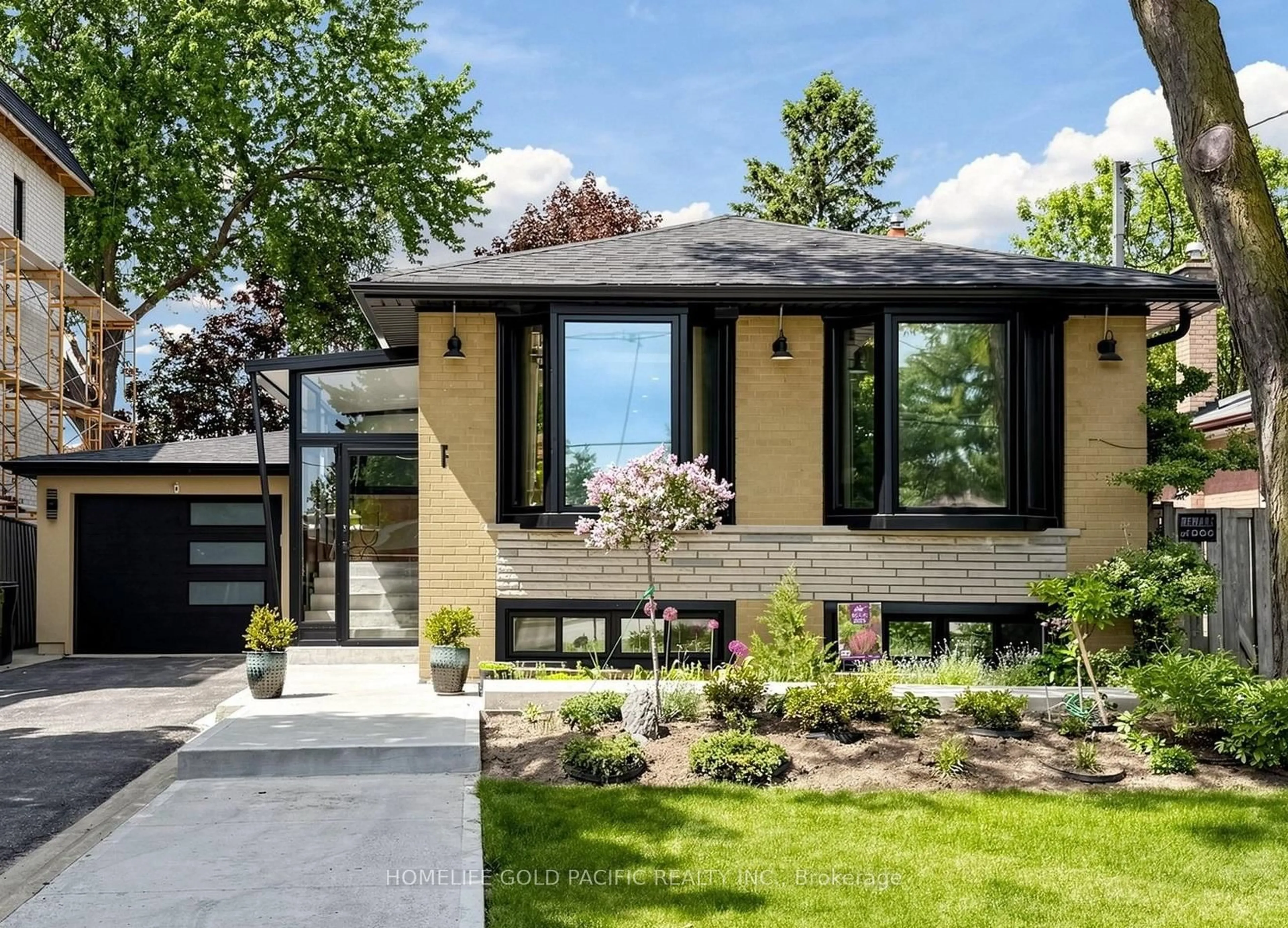 Home with brick exterior material, street for 337 Palmer Ave, Richmond Hill Ontario L4C 1P5