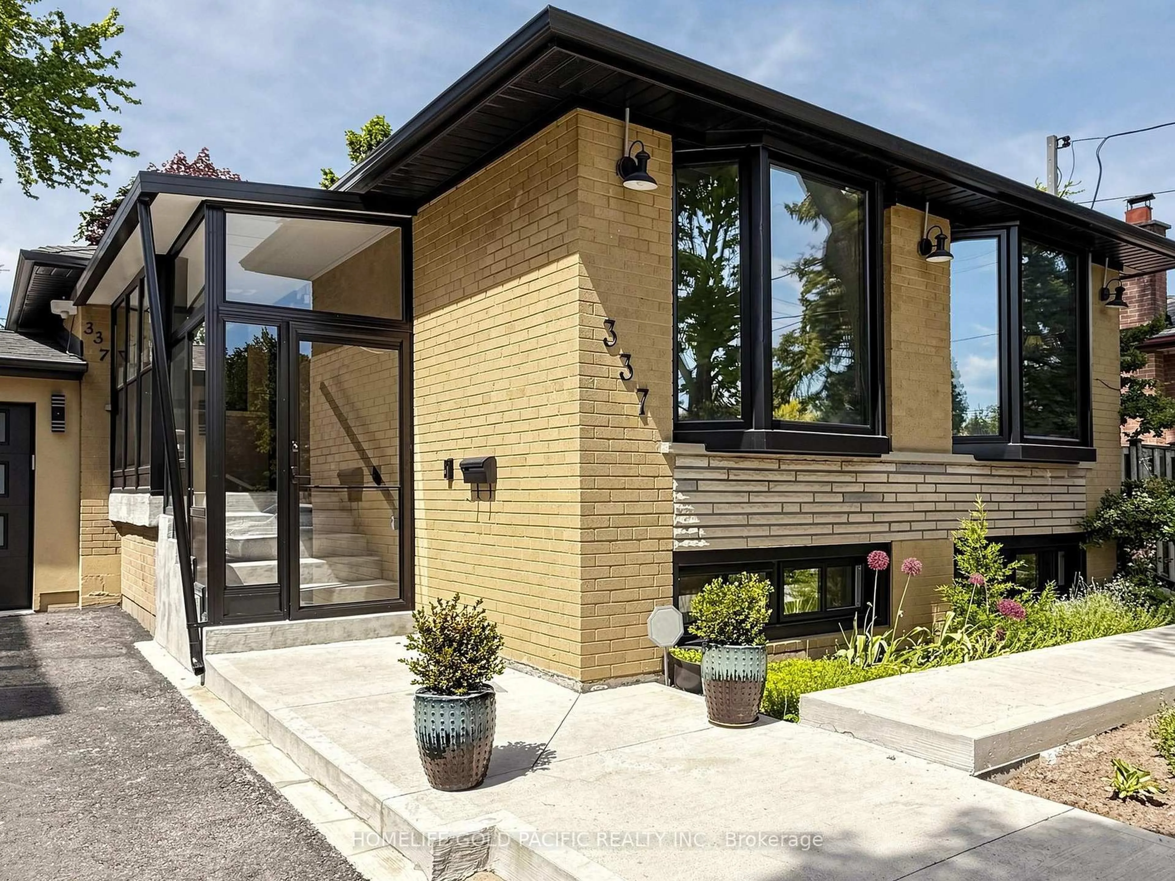 Home with brick exterior material, street for 337 Palmer Ave, Richmond Hill Ontario L4C 1P5