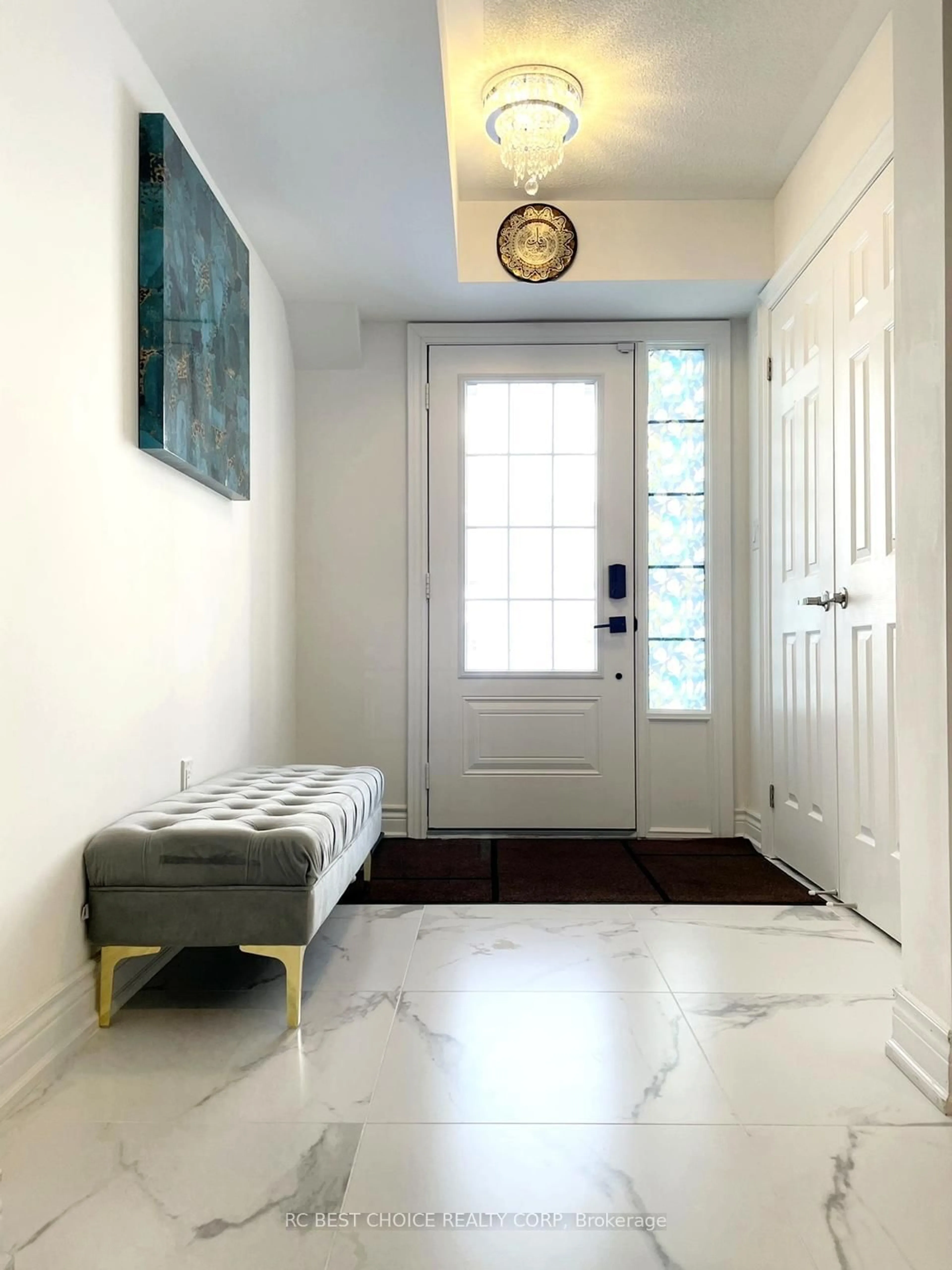 Indoor entryway for 81 Ness Dr, Richmond Hill Ontario L4S 0K8