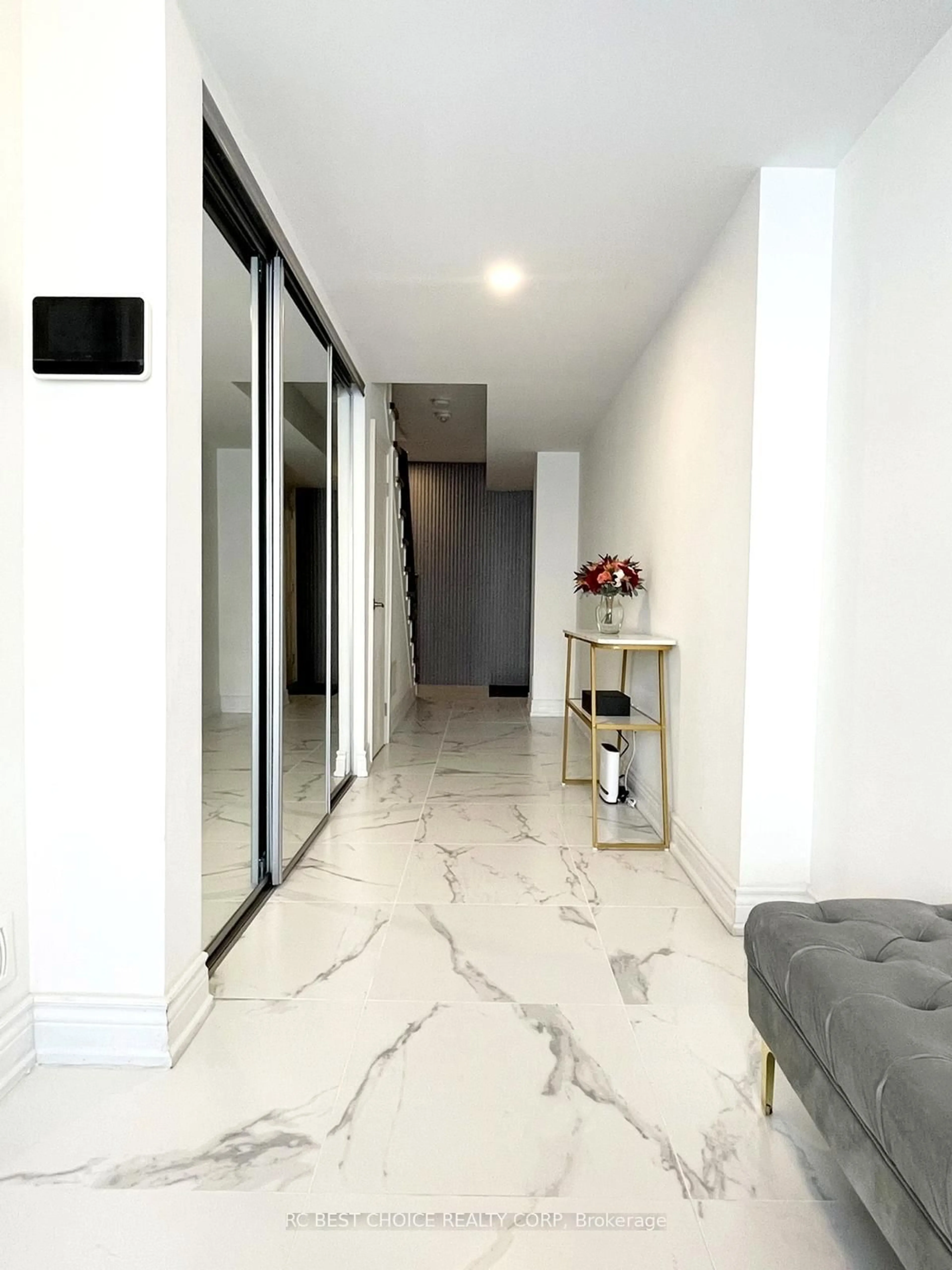 Indoor foyer for 81 Ness Dr, Richmond Hill Ontario L4S 0K8