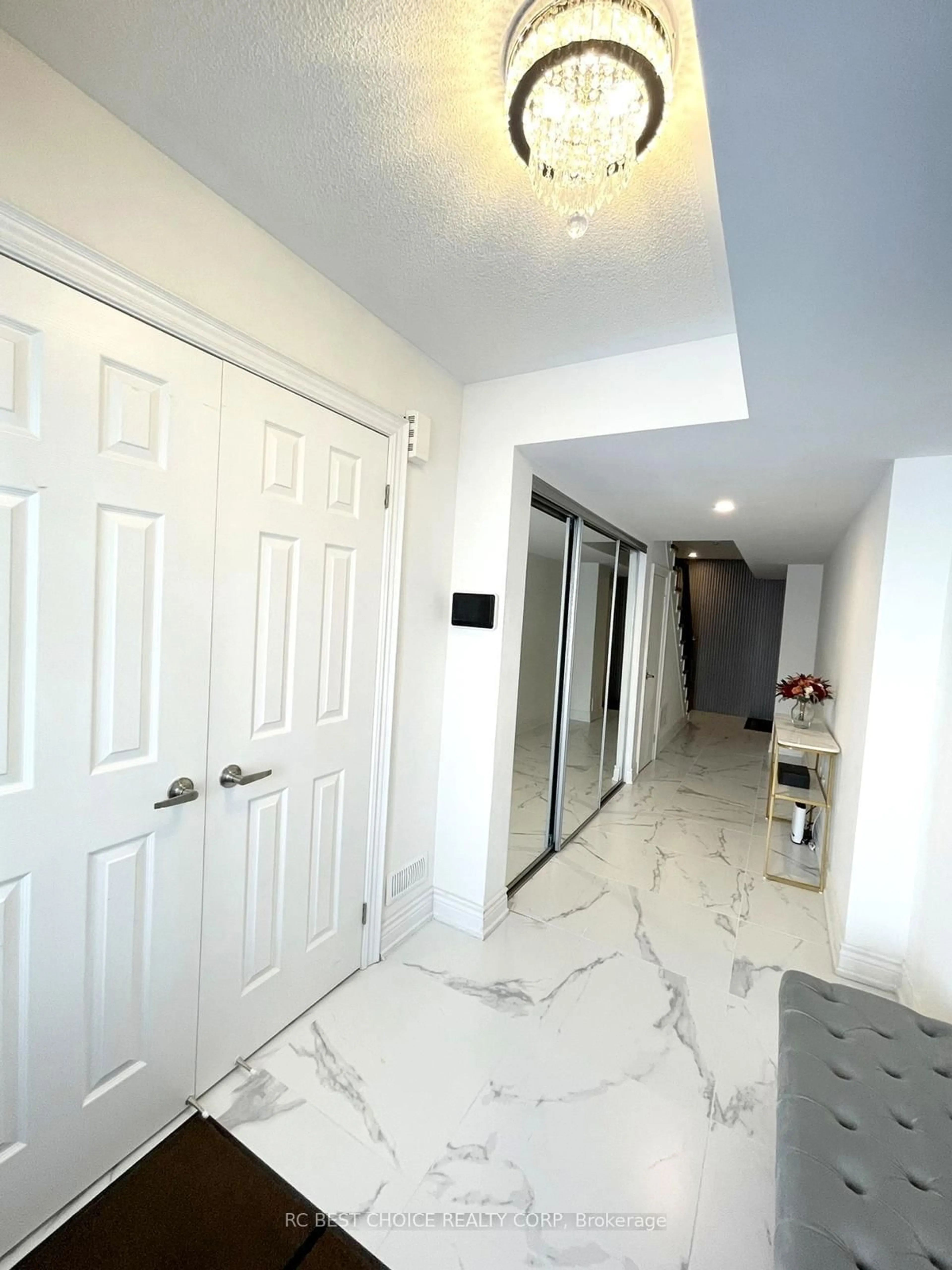 Indoor foyer for 81 Ness Dr, Richmond Hill Ontario L4S 0K8
