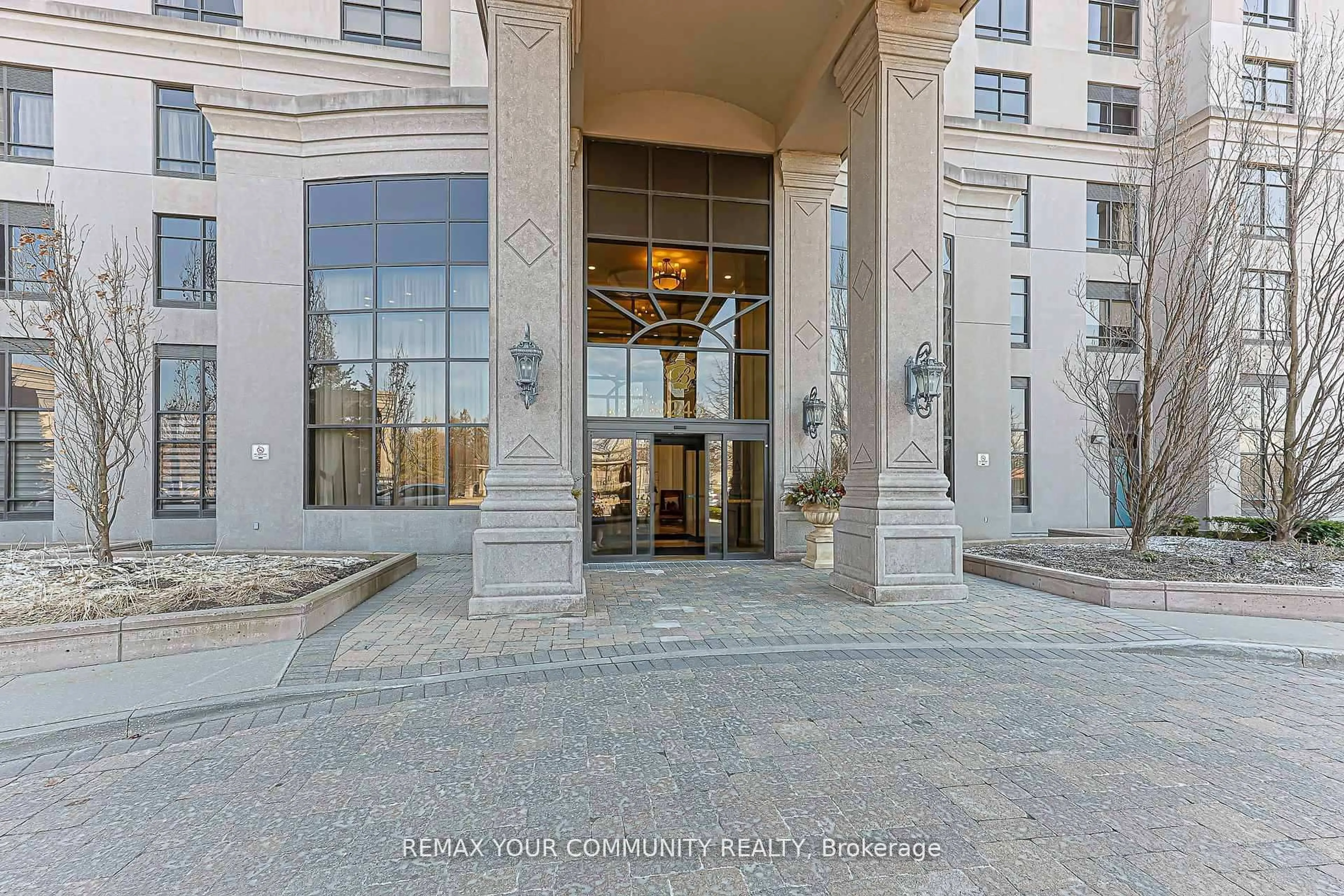 Indoor foyer for 9245 Jane St #1007, Vaughan Ontario L6A 0J9