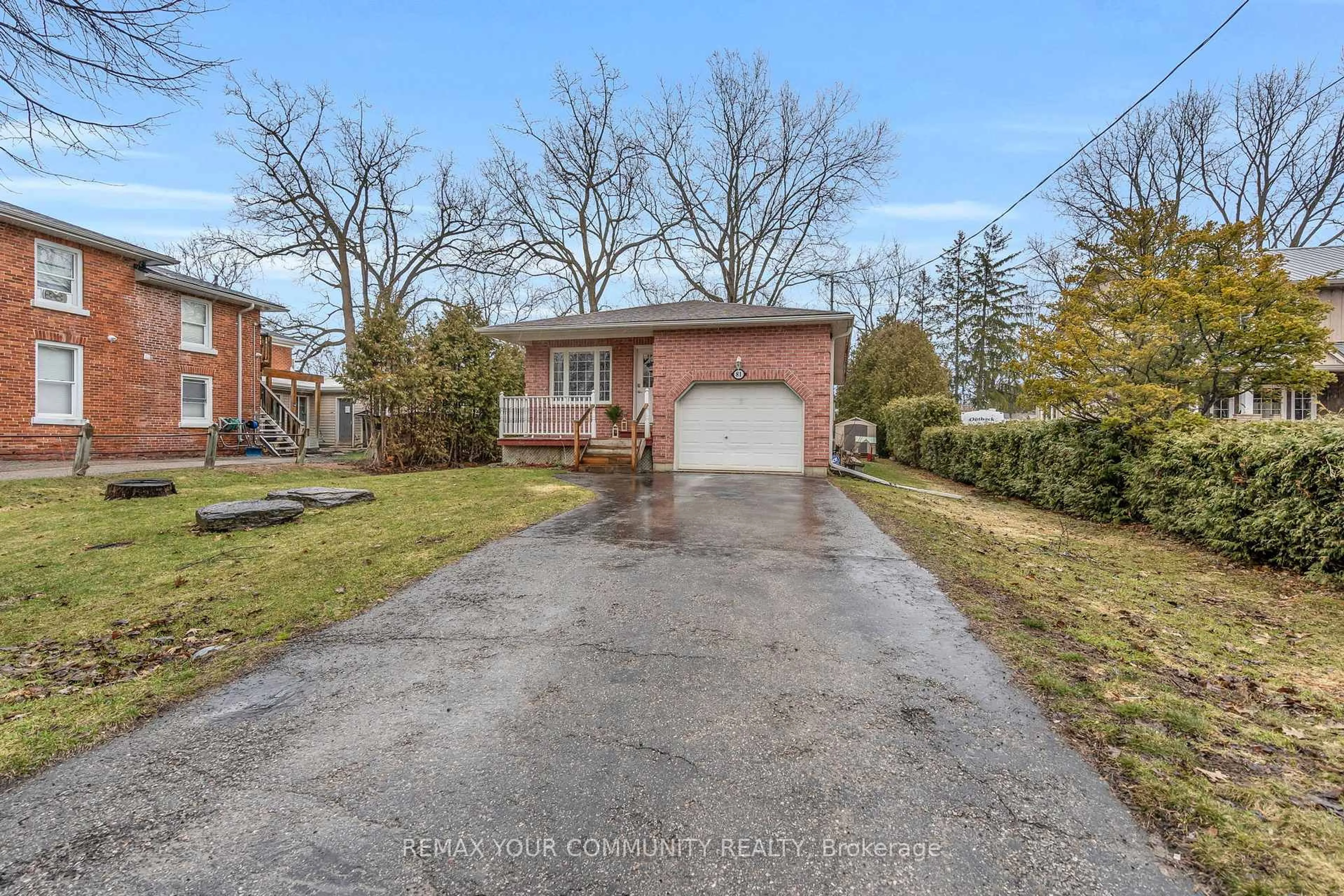 A pic from outside/outdoor area/front of a property/back of a property/a pic from drone, street for 81 Fairpark Lane, Georgina Ontario L0E 1R0