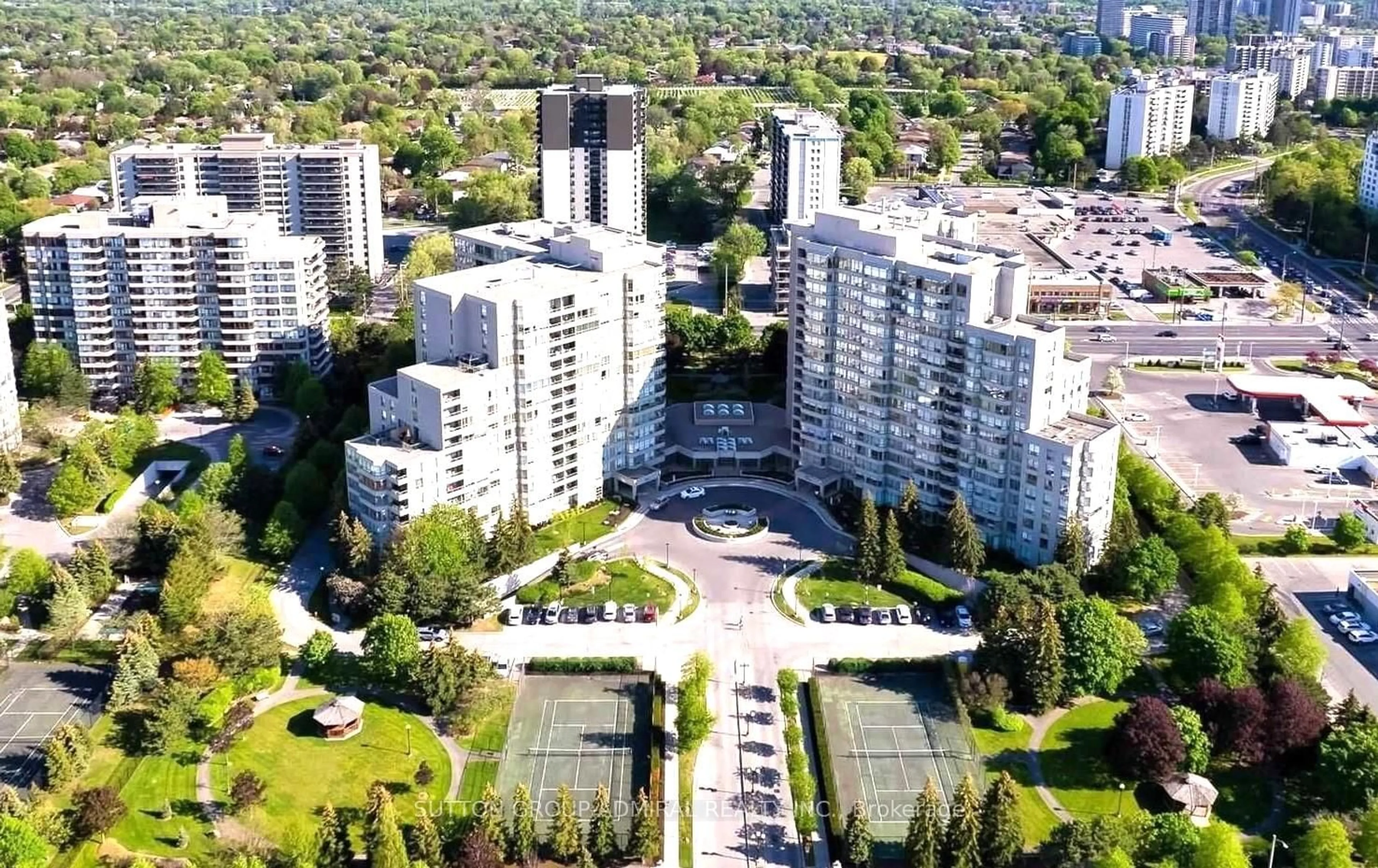 A pic from outside/outdoor area/front of a property/back of a property/a pic from drone, city buildings view from balcony for 7 Townsgate Dr #604, Vaughan Ontario L4J 7Z9