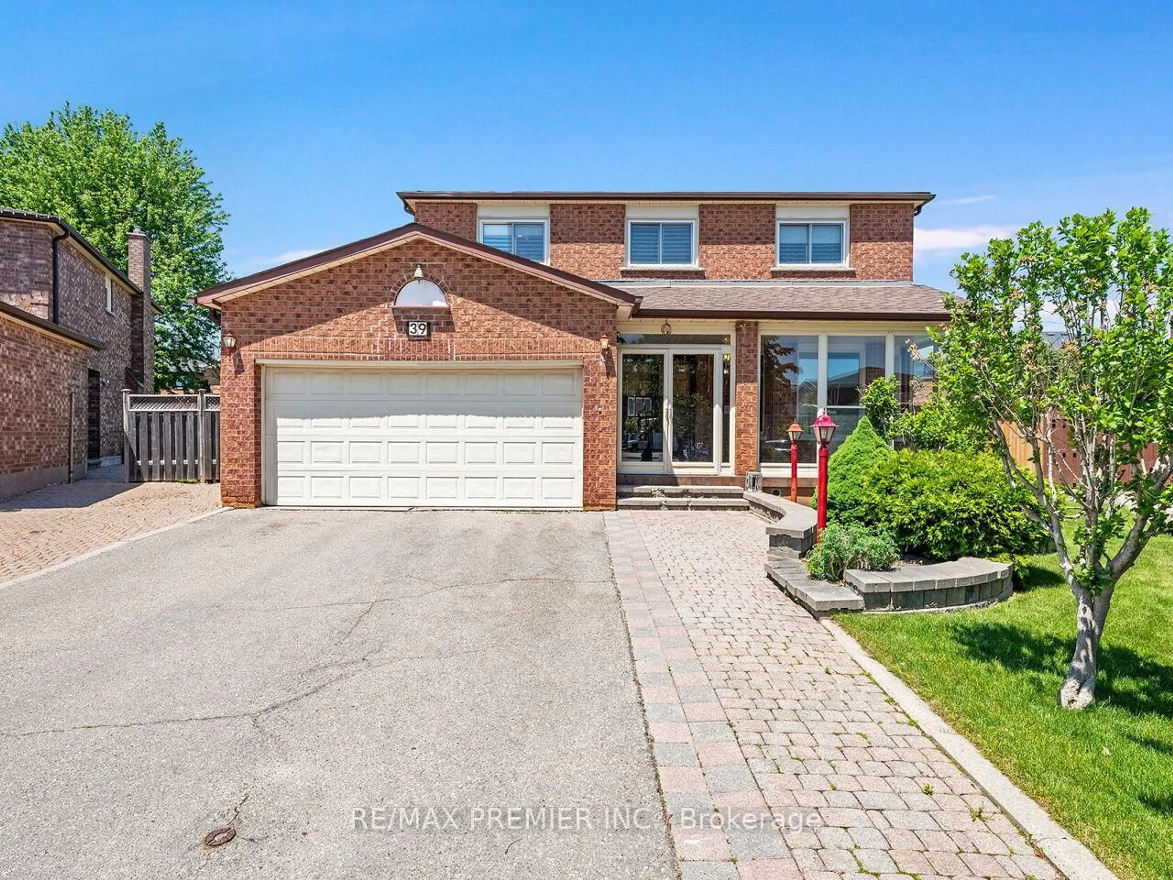 Home with brick exterior material, street for 39 Brydon Crt, Vaughan Ontario L6A 1H7