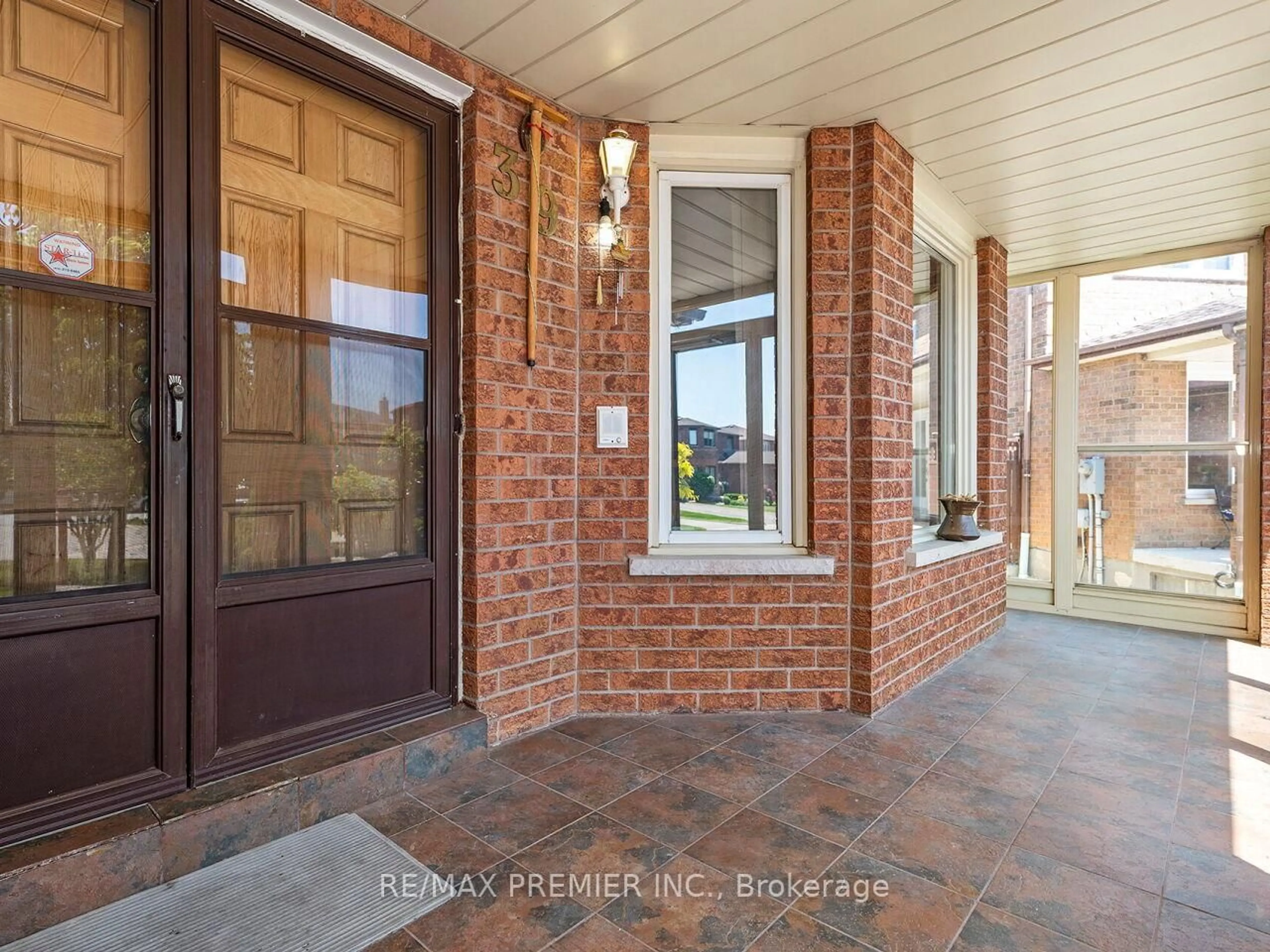 Home with brick exterior material, street for 39 Brydon Crt, Vaughan Ontario L6A 1H7
