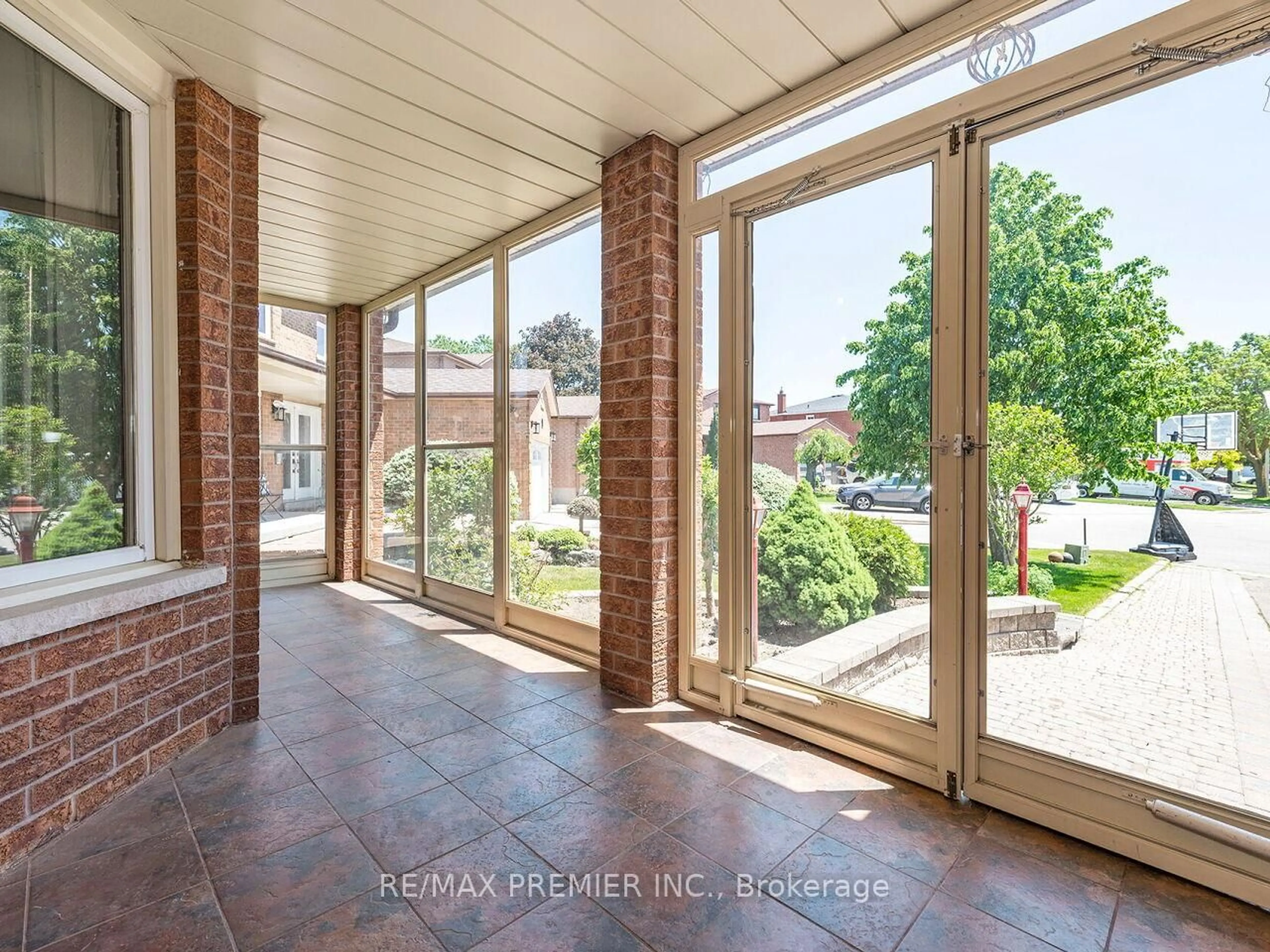 Indoor entryway for 39 Brydon Crt, Vaughan Ontario L6A 1H7