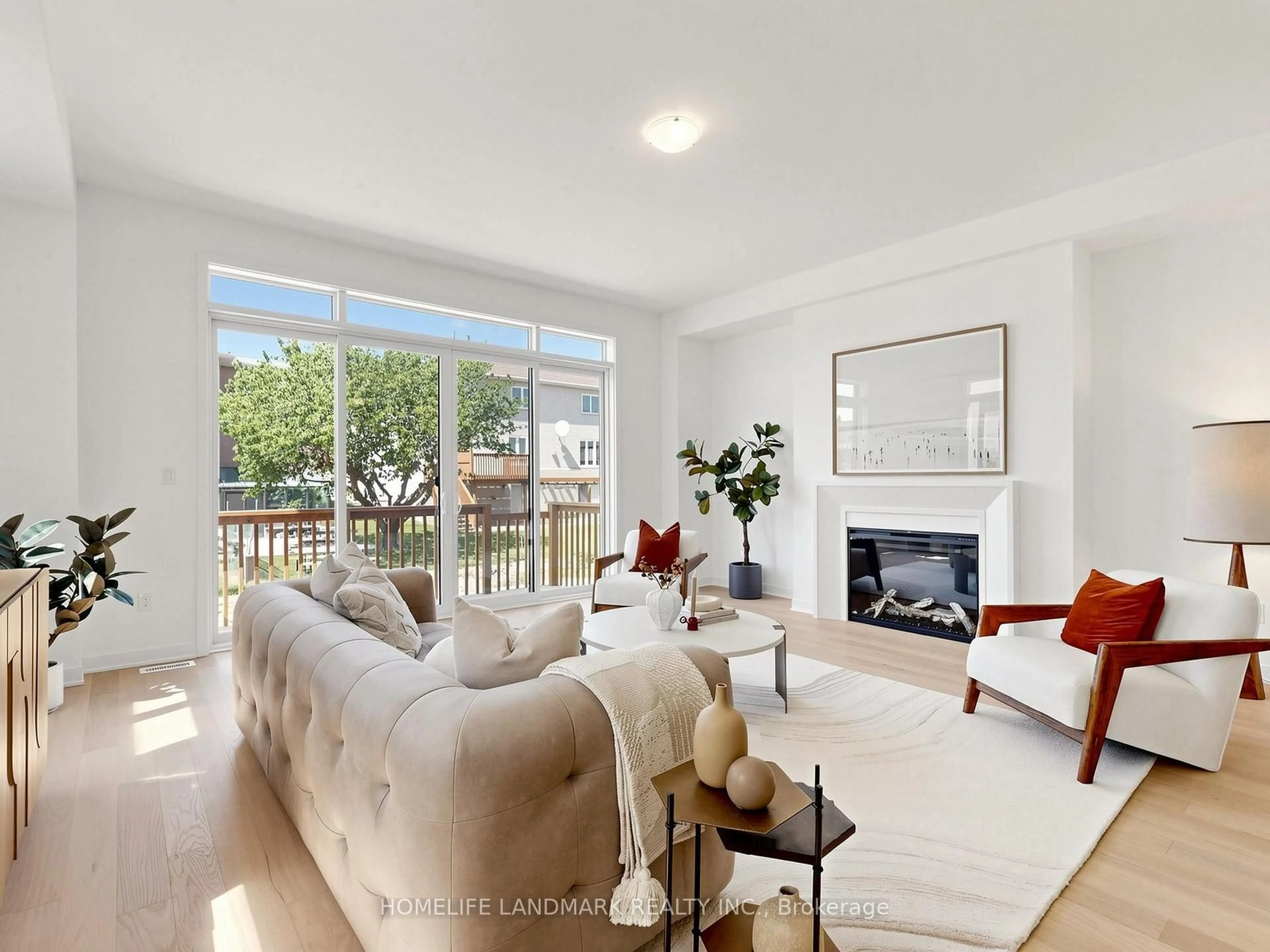 Living room with furniture, unknown for 20 Imogene Crt, Richmond Hill Ontario L4C 5W9