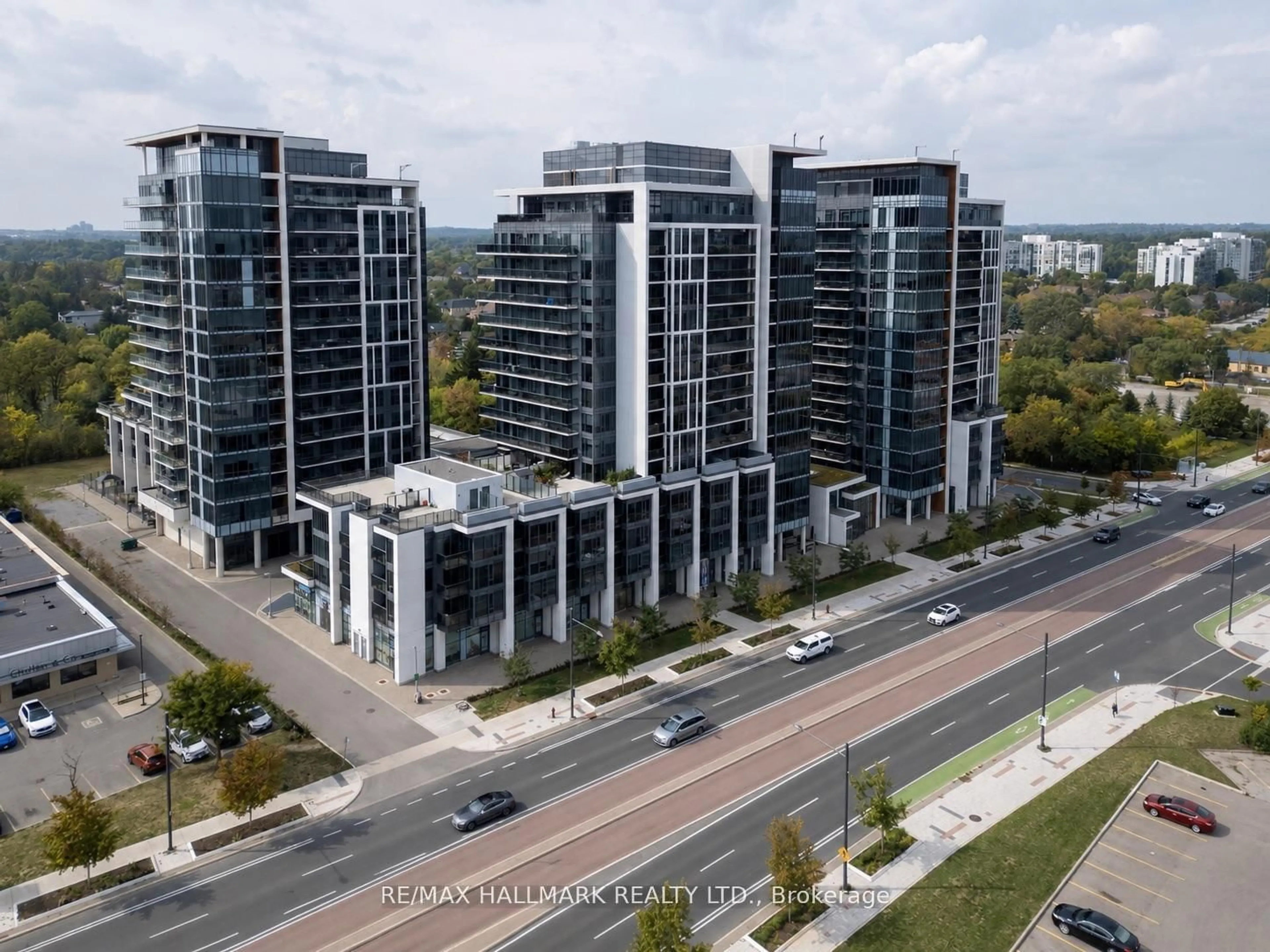 A pic from outside/outdoor area/front of a property/back of a property/a pic from drone, city buildings view from balcony for 9608 Yonge St #1112A, Richmond Hill Ontario L4C 1V6