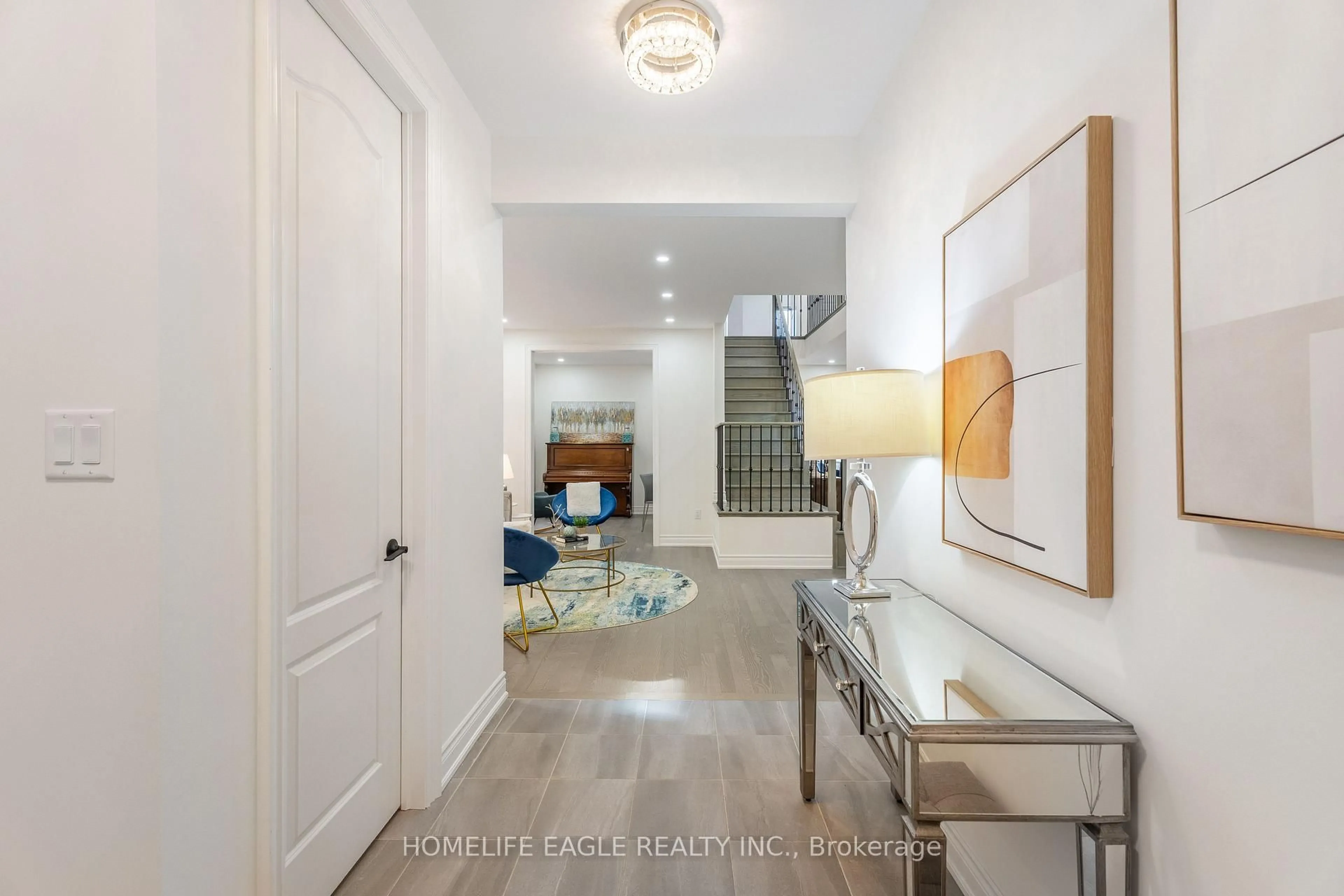 Indoor entryway for 58 Tesla Cres, East Gwillimbury Ontario L9N 0T3