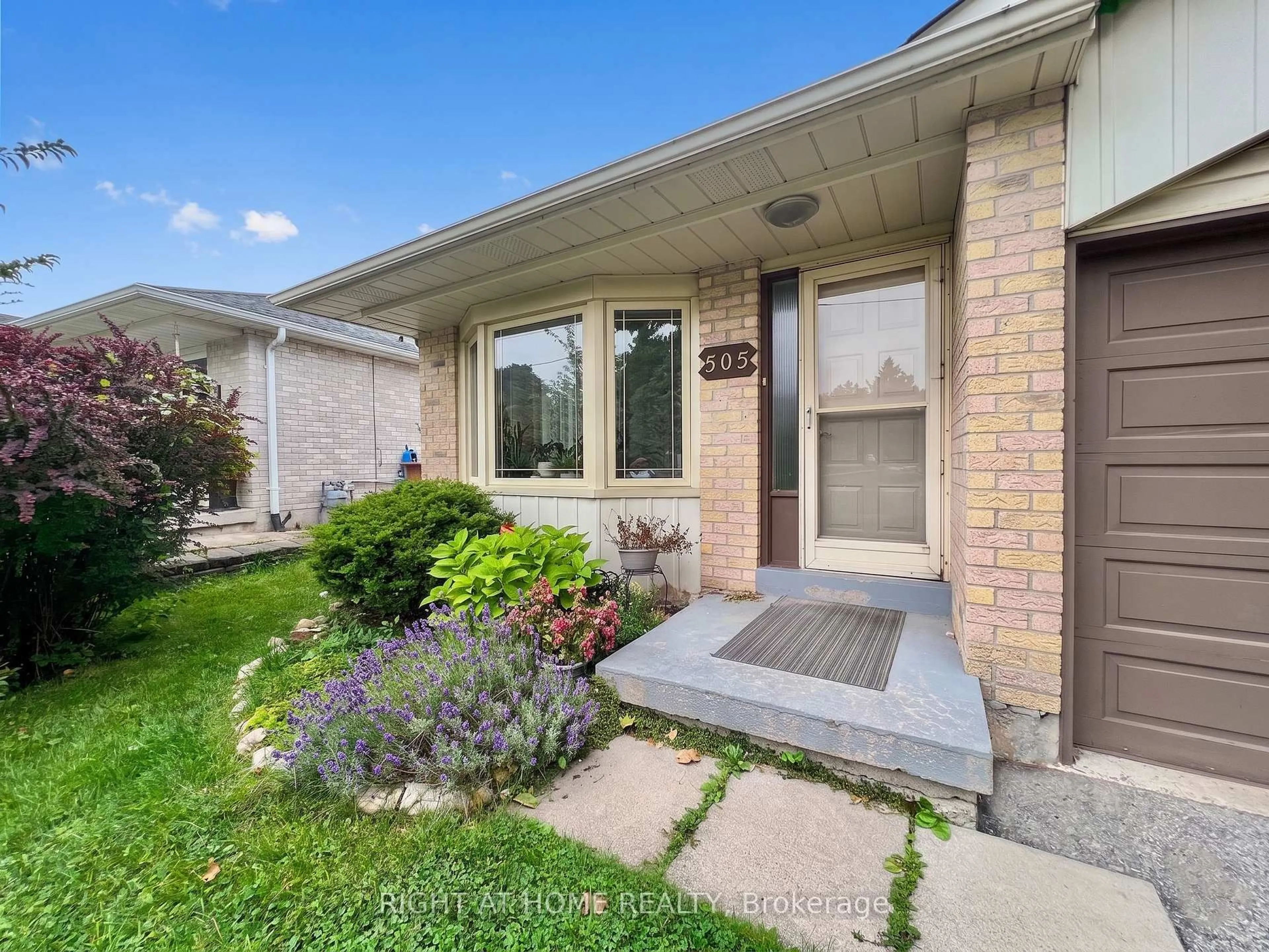 Unknown for 505 London Rd, Newmarket Ontario L3Y 6E4