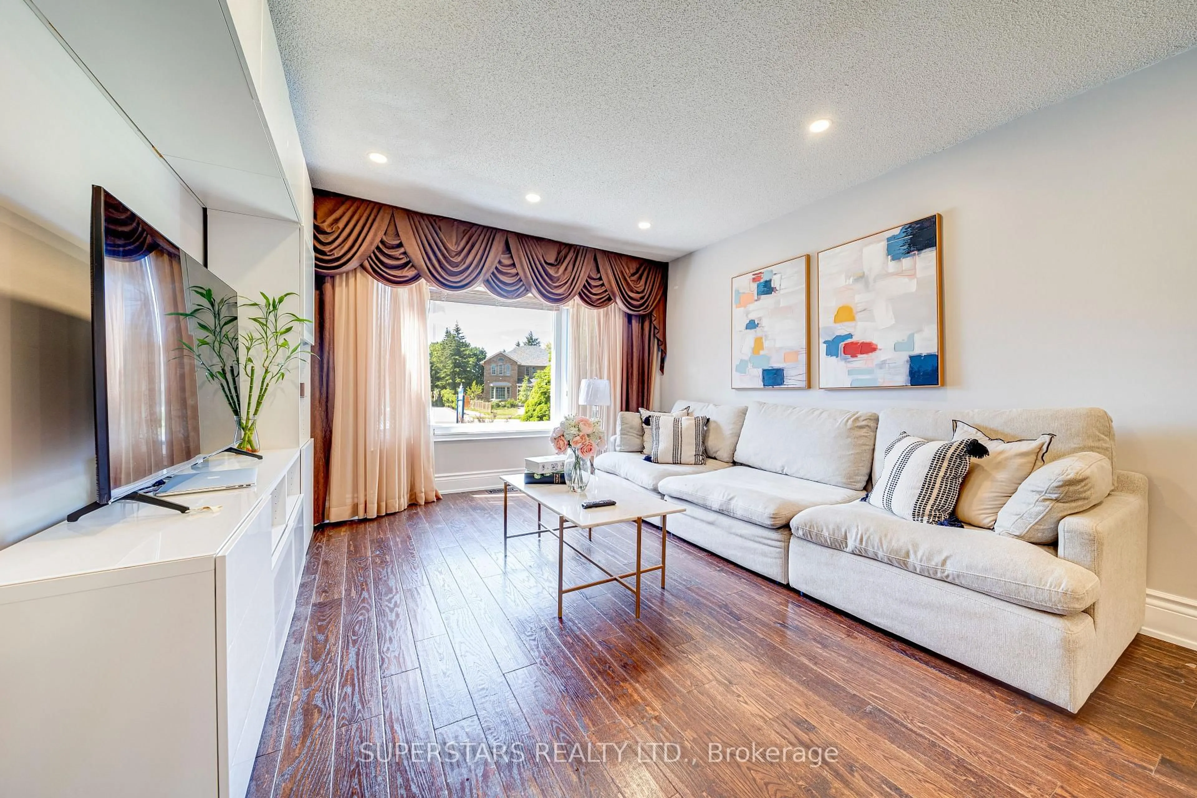 Living room with furniture, wood/laminate floor for 22 West Side Dr, Markham Ontario L3P 7J4