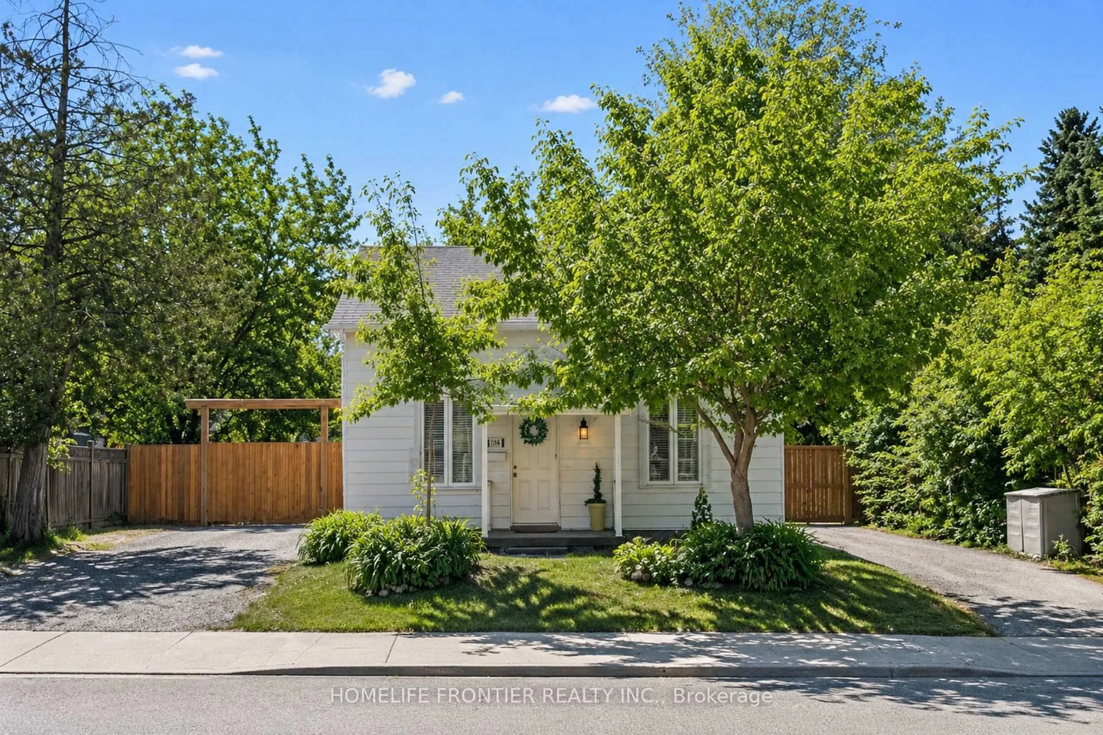 Unknown for 634 Gorham St, Newmarket Ontario L3Y 1L4
