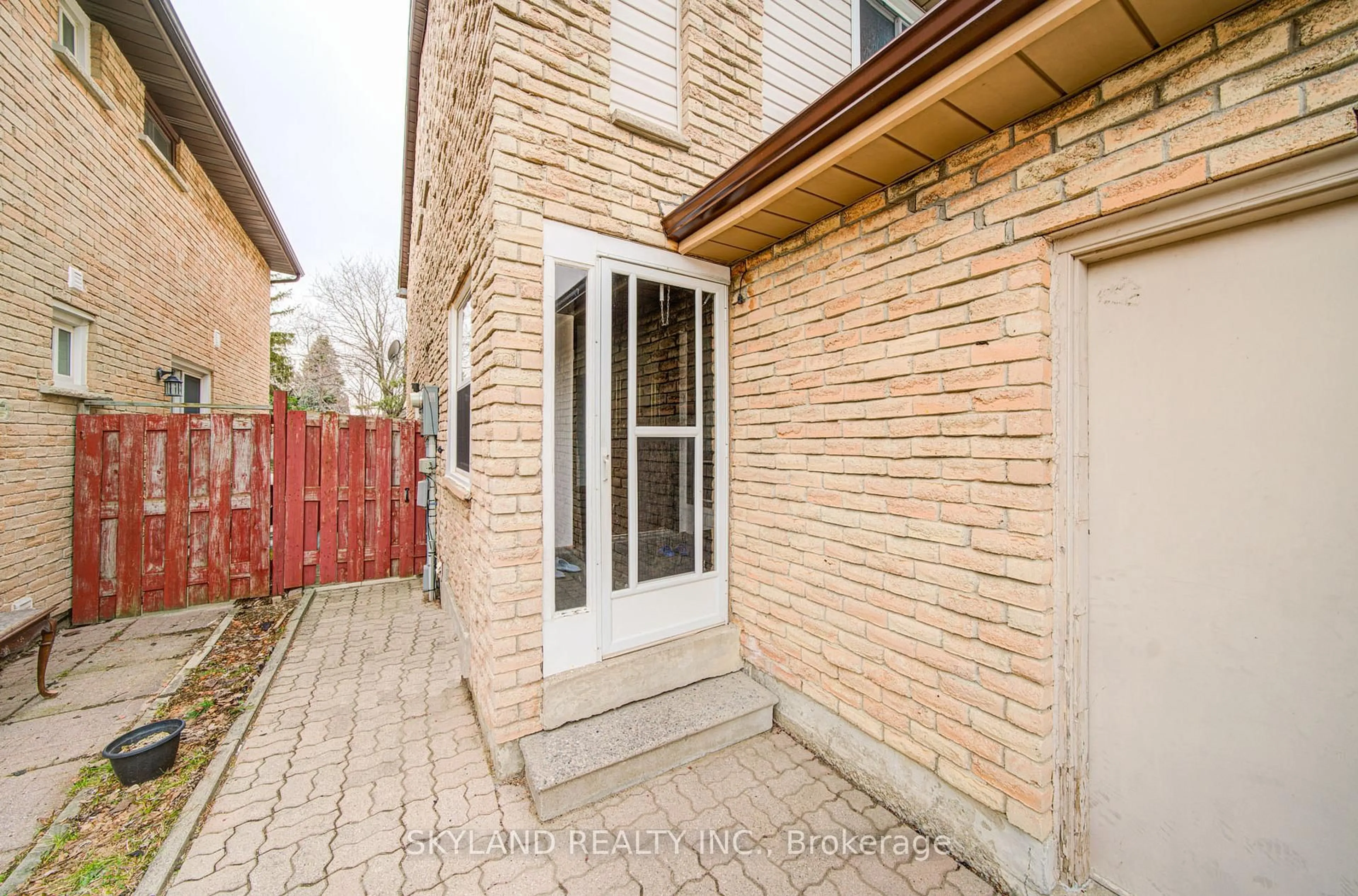 Patio, street for 56 Upton Cres, Markham Ontario L3R 3T4
