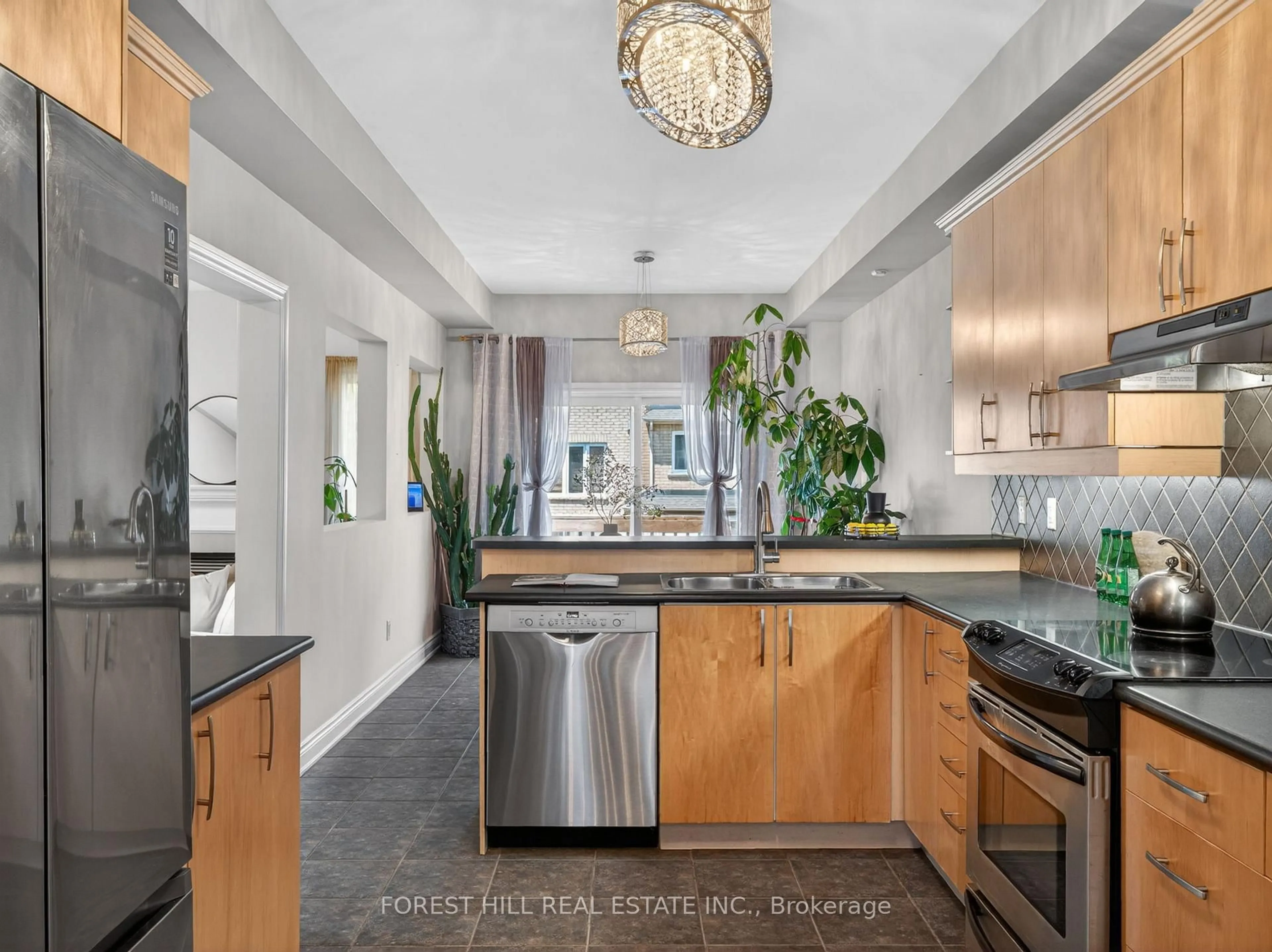 Open concept kitchen, ceramic/tile floor for 24 Mintwood Rd, Vaughan Ontario L4J 9C3